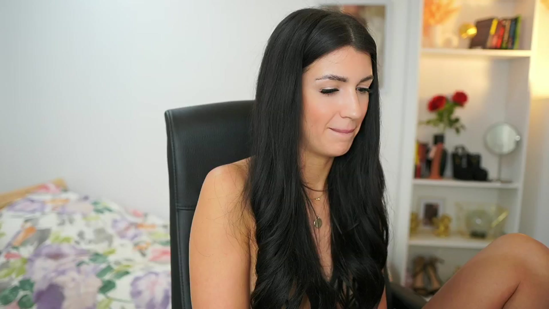 Gallery image thumbnail from Julia_Roca's myfreecams stream on, 06/16/2024, 11:54 image 17 of 20