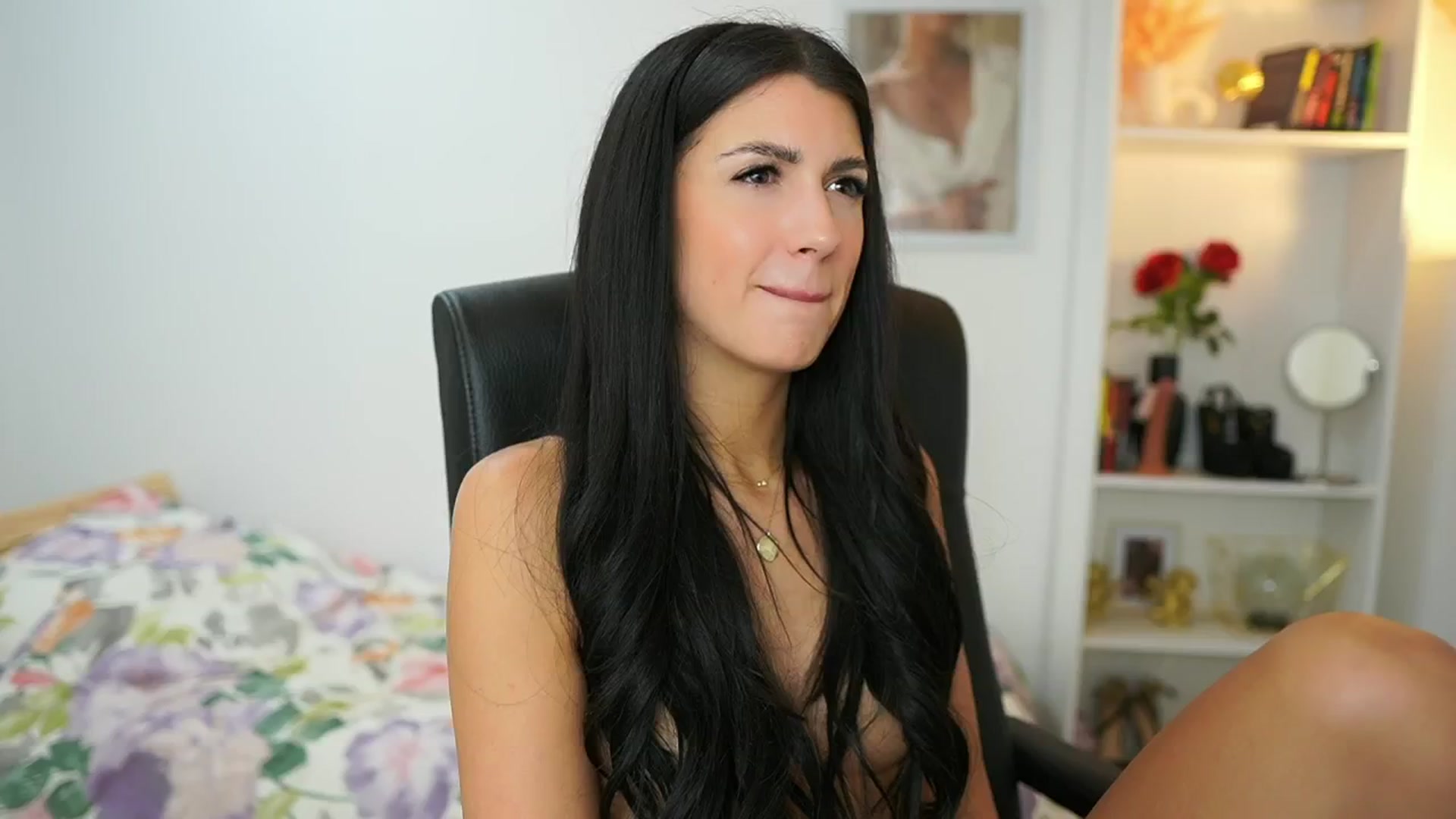 Gallery image thumbnail from Julia_Roca's myfreecams stream on, 06/16/2024, 11:54 image 1 of 20