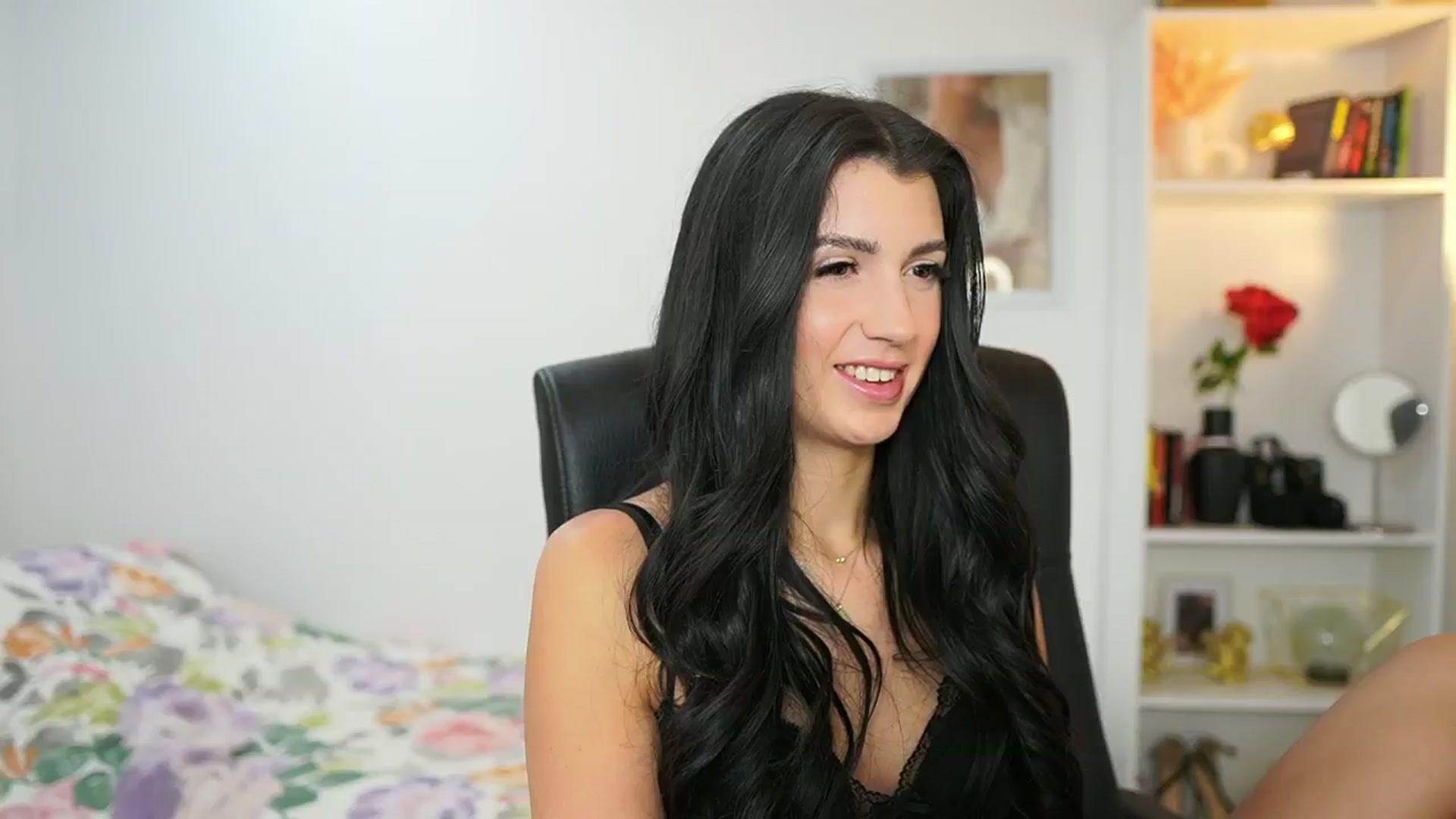 Gallery image thumbnail from Julia_Roca's myfreecams stream on, 06/20/2024, 13:23 image 14 of 20