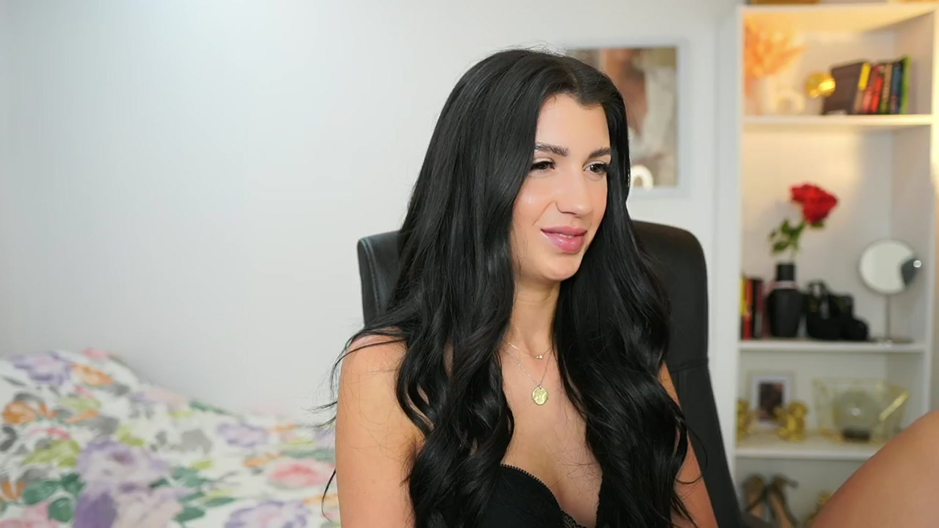 Gallery image thumbnail from Julia_Roca's myfreecams stream on, 06/20/2024, 13:23 image 17 of 20