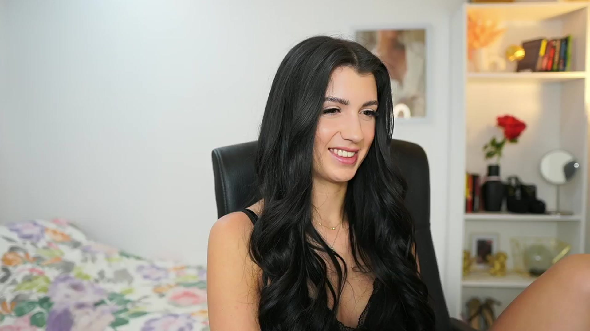 Gallery image thumbnail from Julia_Roca's myfreecams stream on, 06/20/2024, 13:23 image 15 of 20