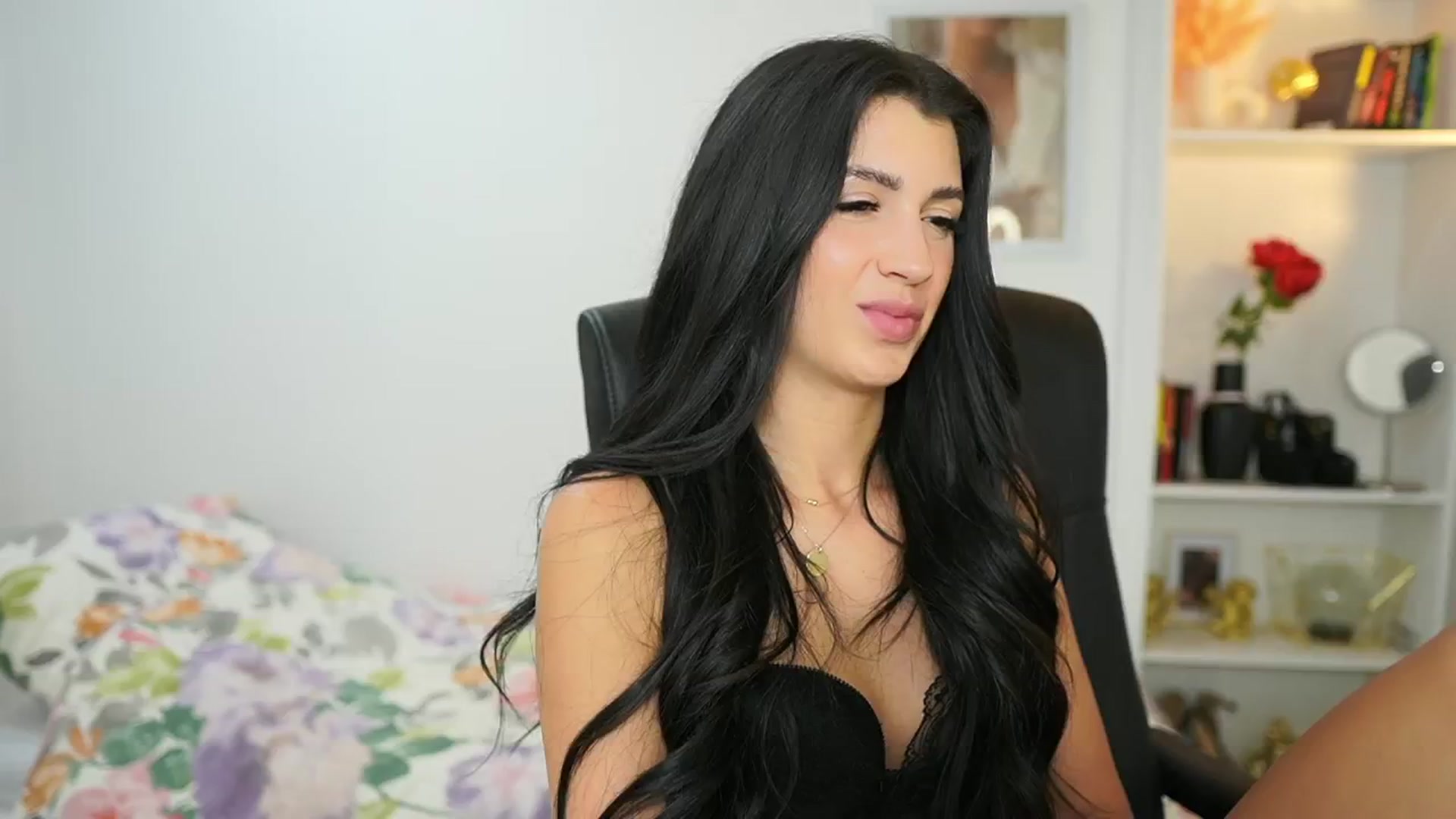 Gallery image thumbnail from Julia_Roca's myfreecams stream on, 06/20/2024, 14:13 image 7 of 20