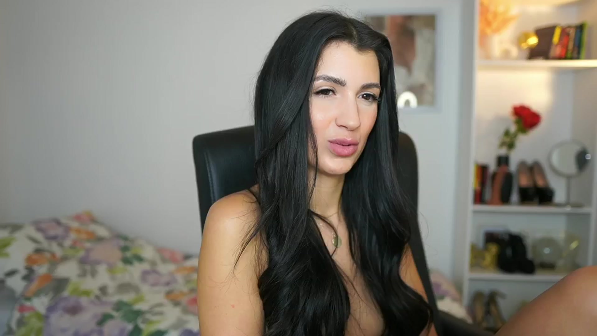 Gallery image thumbnail from Julia_Roca's myfreecams stream on, 06/21/2024, 14:12 image 19 of 20
