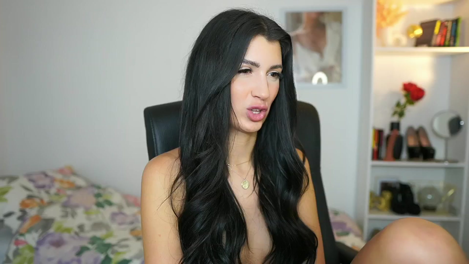 Gallery image thumbnail from Julia_Roca's myfreecams stream on, 06/21/2024, 14:12 image 12 of 20