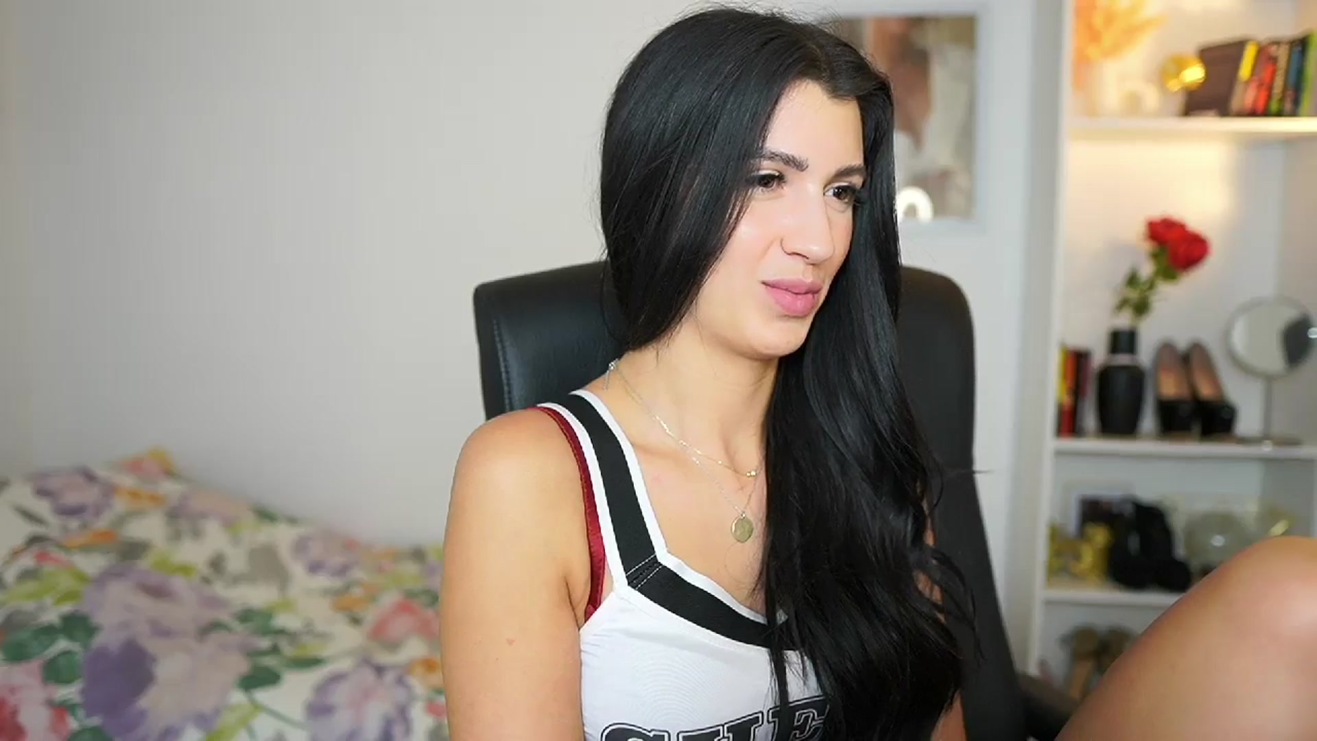 Gallery image thumbnail from Julia_Roca's myfreecams stream on, 06/21/2024, 18:04 image 3 of 20