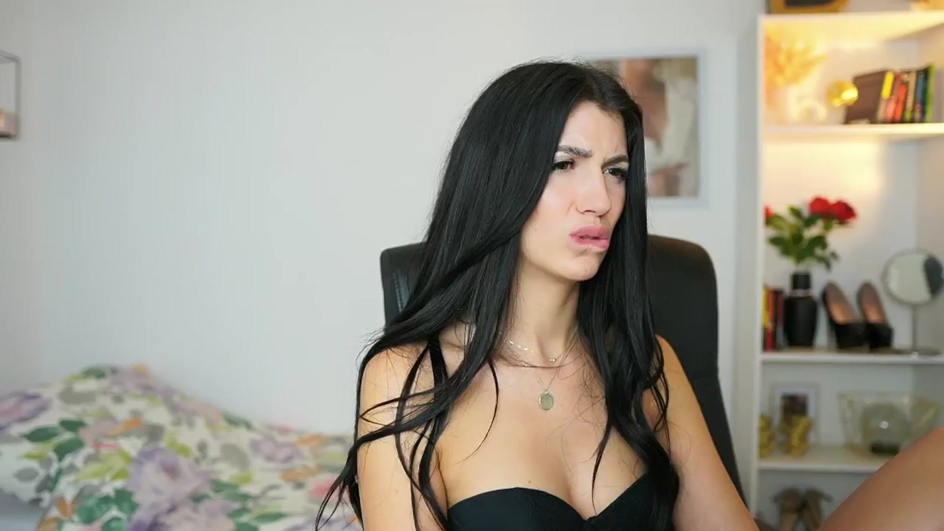 Gallery image thumbnail from Julia_Roca's myfreecams stream on, 06/22/2024, 14:30 image 7 of 20