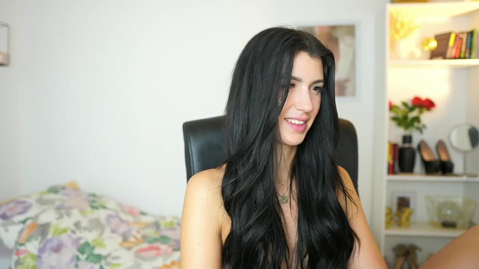 Gallery image thumbnail from Julia_Roca's myfreecams stream on, 06/22/2024, 17:10 image 15 of 20