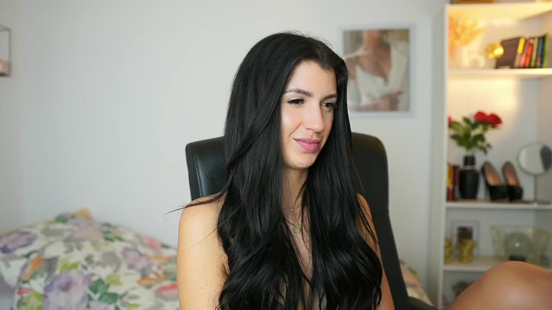 Gallery image thumbnail from Julia_Roca's myfreecams stream on, 06/22/2024, 17:10 image 17 of 20