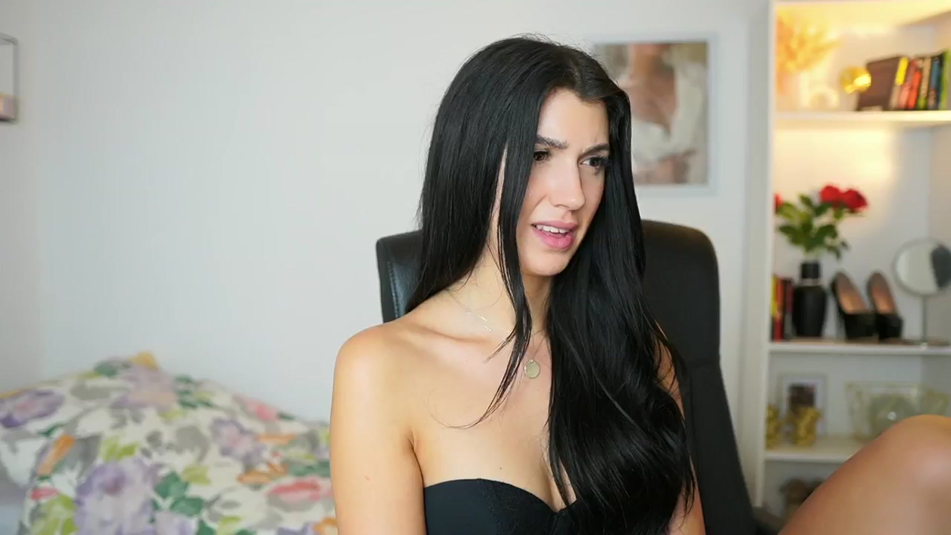Gallery image thumbnail from Julia_Roca's myfreecams stream on, 06/22/2024, 17:39 image 11 of 20