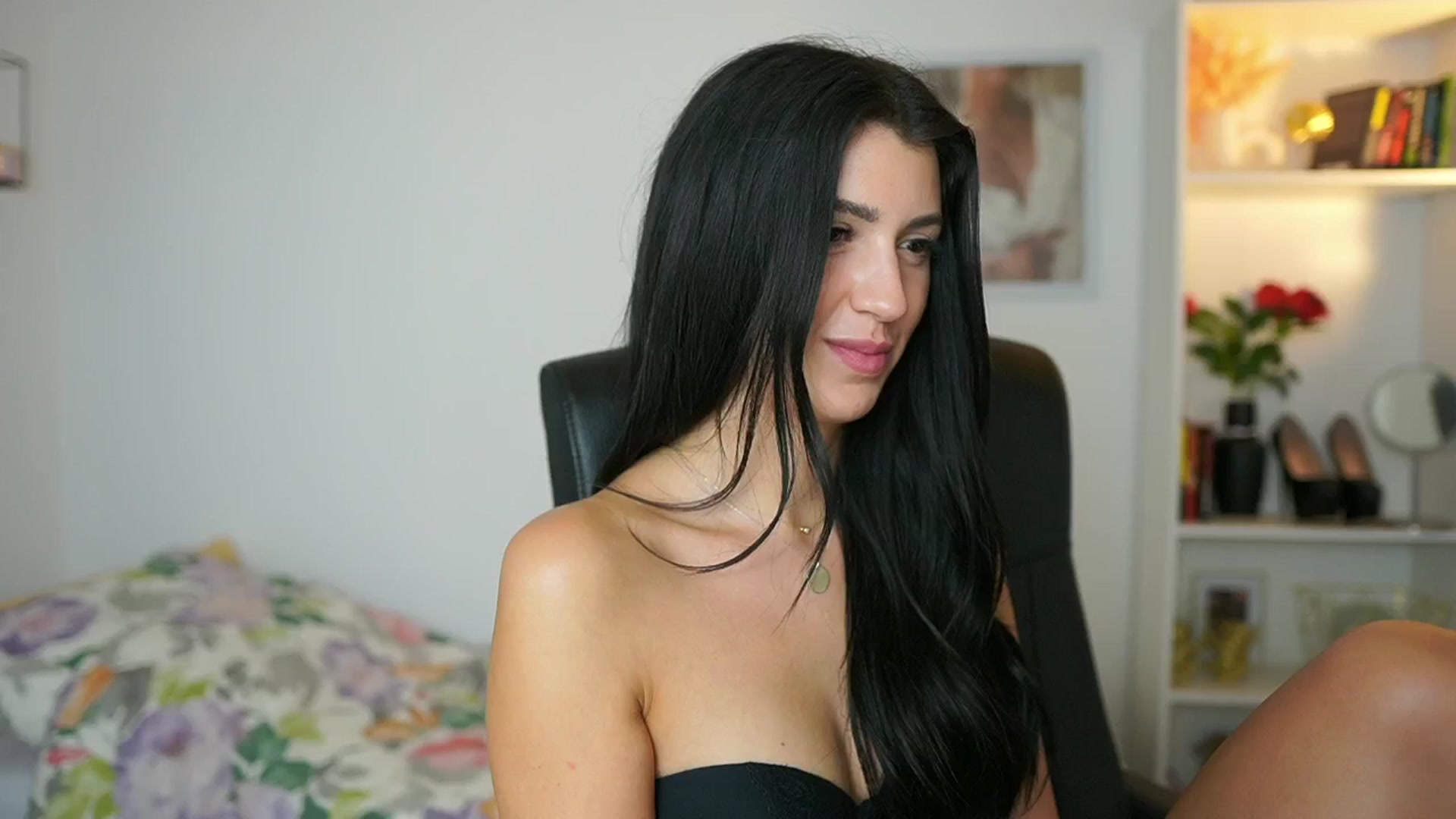 Gallery image thumbnail from Julia_Roca's myfreecams stream on, 06/22/2024, 17:39 image 8 of 20