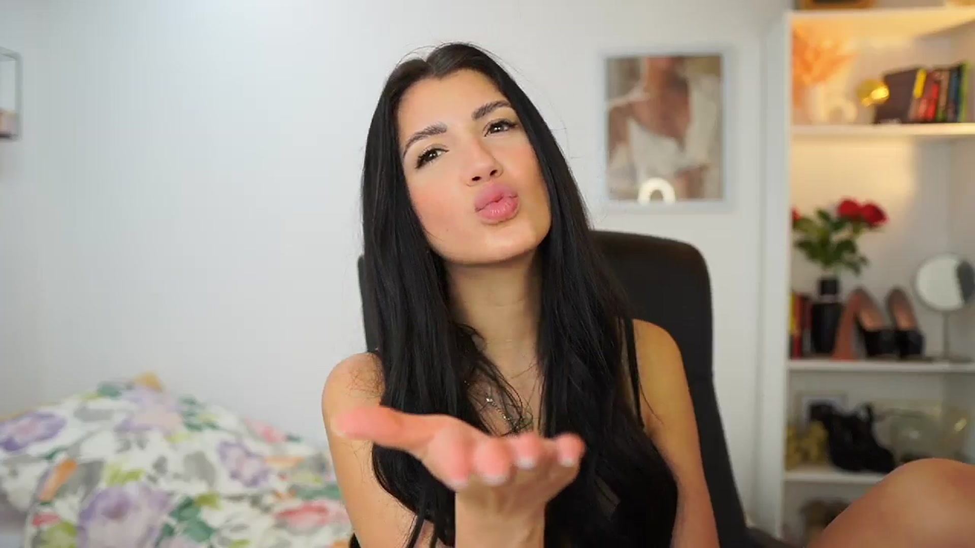Gallery image thumbnail from Julia_Roca's myfreecams stream on, 06/23/2024, 09:13 image 8 of 20