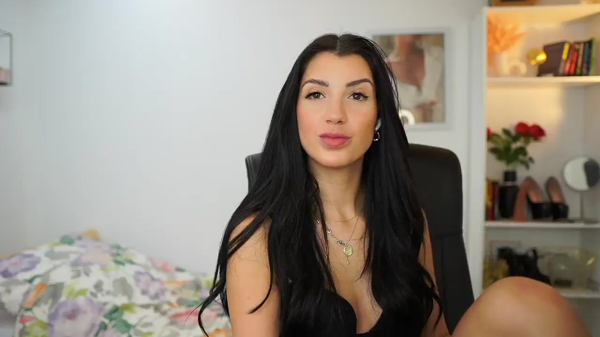 Gallery image thumbnail from Julia_Roca's myfreecams stream on, 06/23/2024, 09:13 image 3 of 20