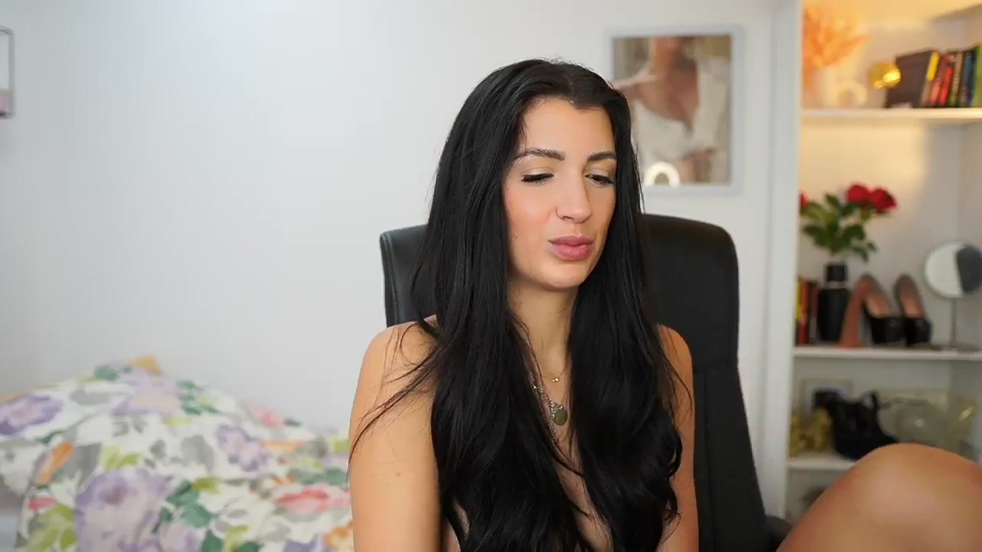 Gallery image thumbnail from Julia_Roca's myfreecams stream on, 06/23/2024, 11:44 image 10 of 20