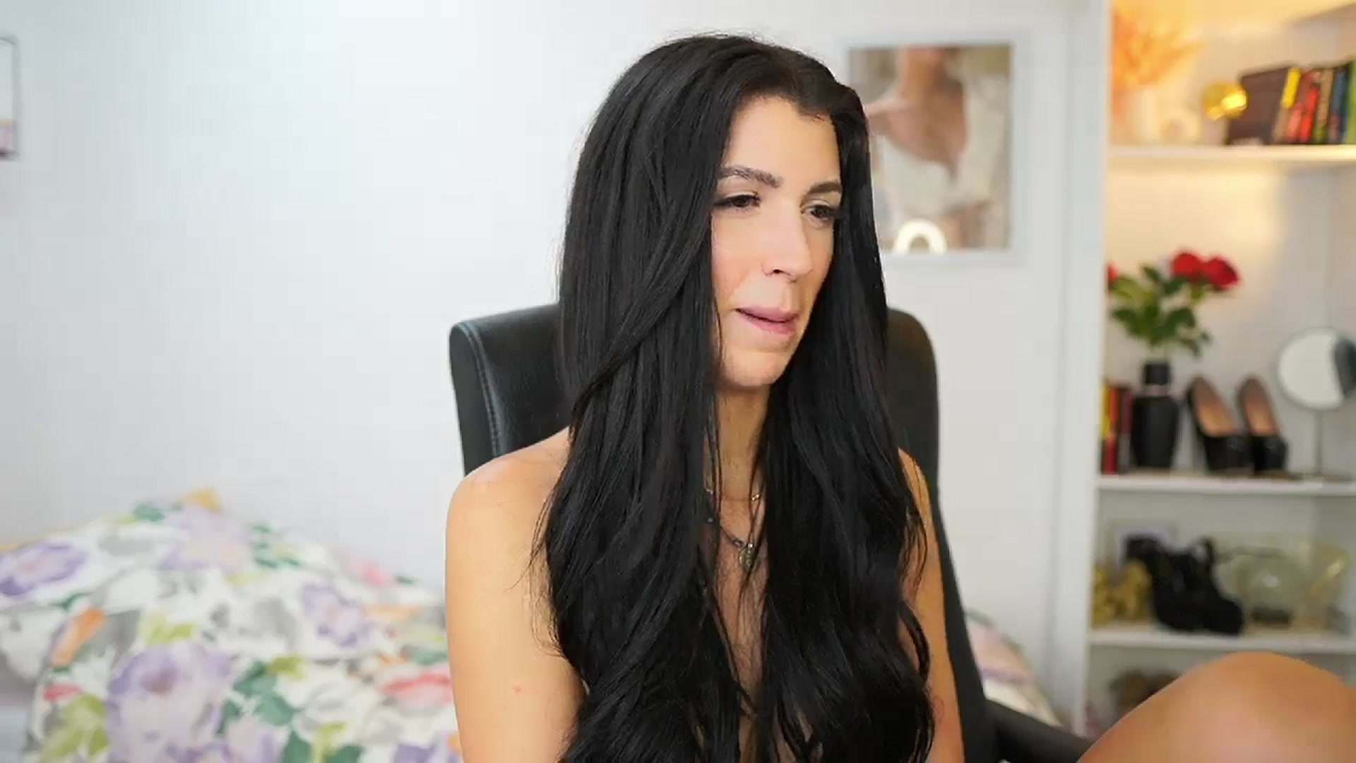 Gallery image thumbnail from Julia_Roca's myfreecams stream on, 06/23/2024, 13:16 image 15 of 20