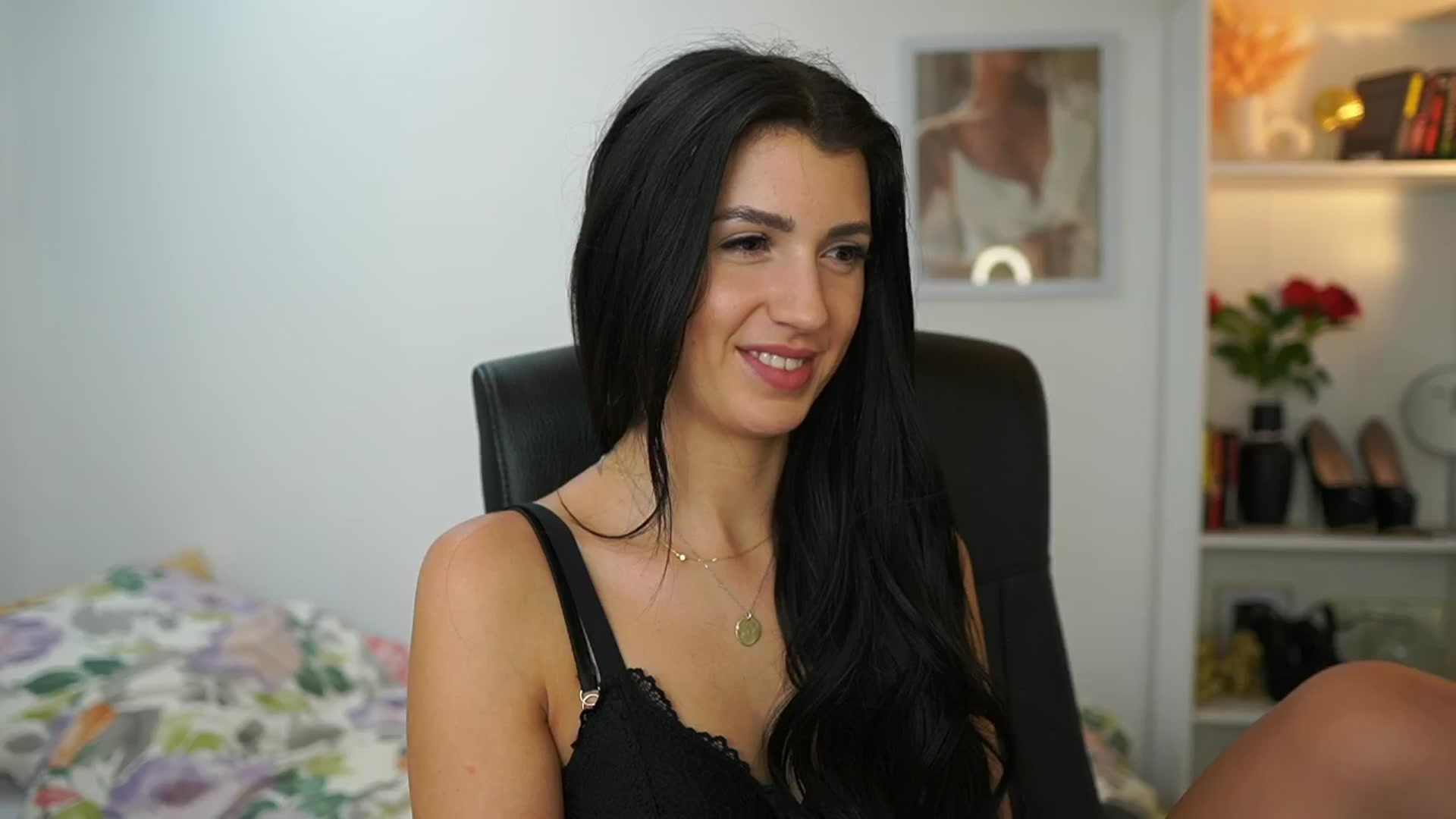 Gallery image thumbnail from Julia_Roca's myfreecams stream on, 06/23/2024, 14:09 image 2 of 20