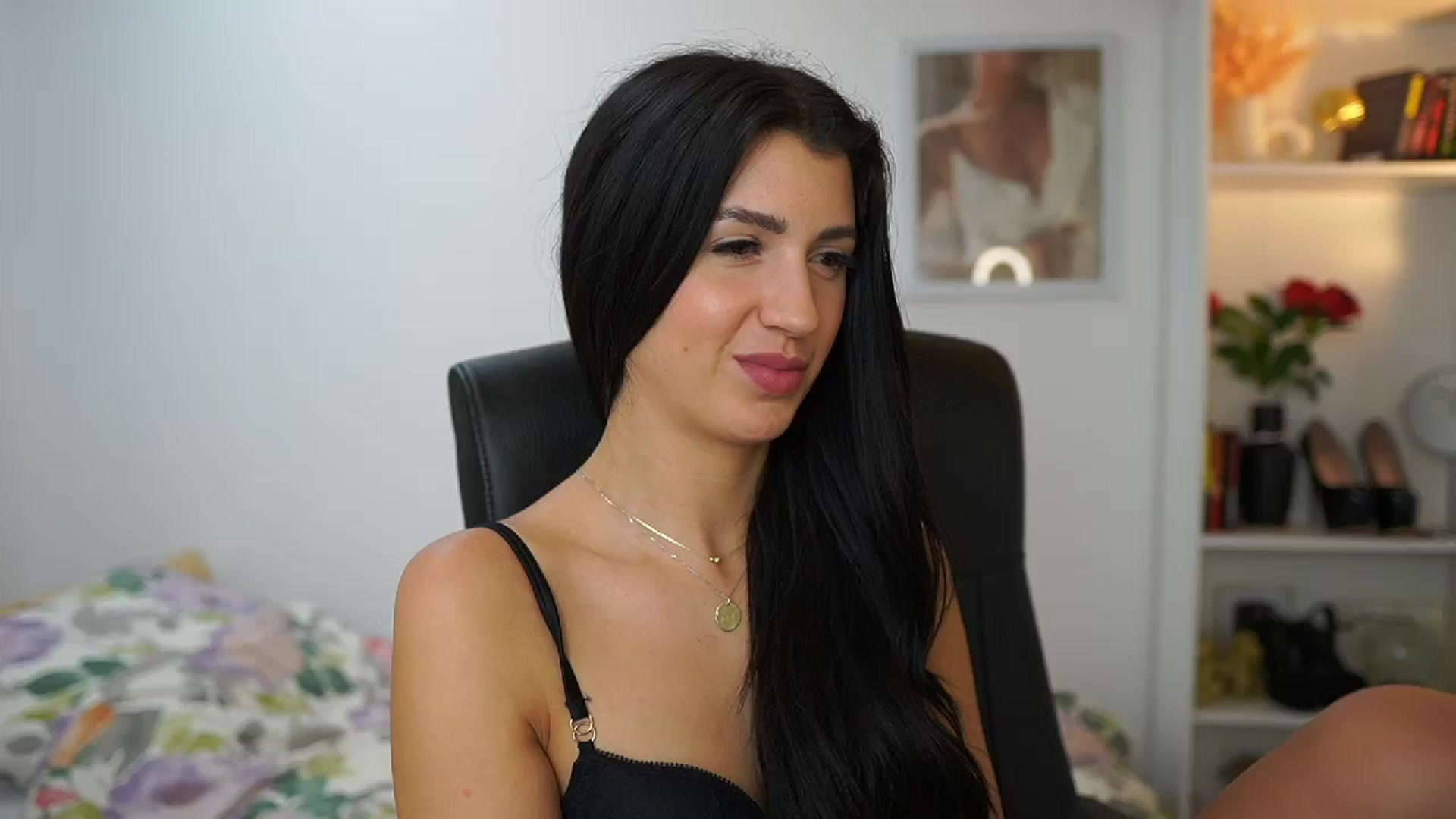 Gallery image thumbnail from Julia_Roca's myfreecams stream on, 06/23/2024, 14:56 image 1 of 20
