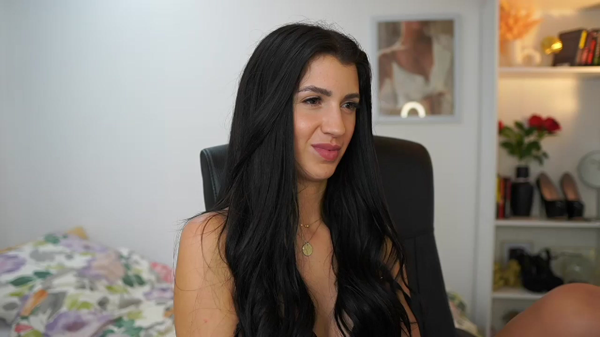Gallery image thumbnail from Julia_Roca's myfreecams stream on, 06/23/2024, 14:56 image 18 of 20