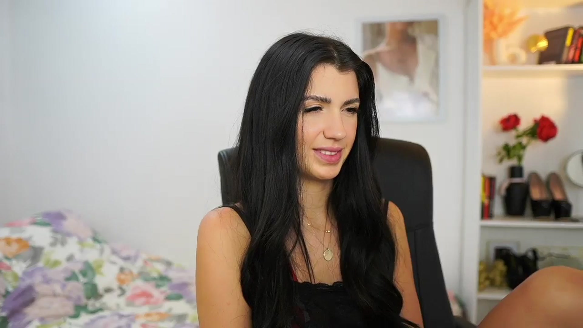Gallery image thumbnail from Julia_Roca's myfreecams stream on, 06/25/2024, 14:44 image 4 of 20