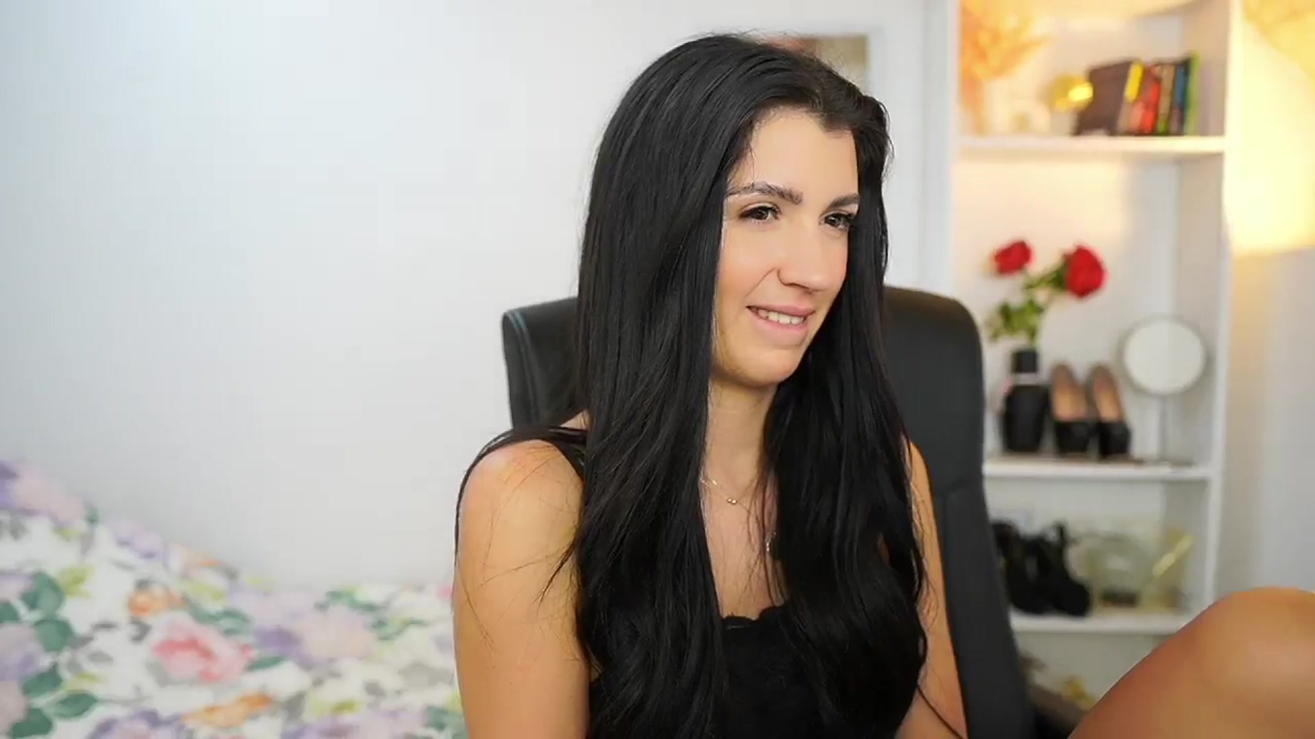 Gallery image thumbnail from Julia_Roca's myfreecams stream on, 06/25/2024, 16:50 image 2 of 20