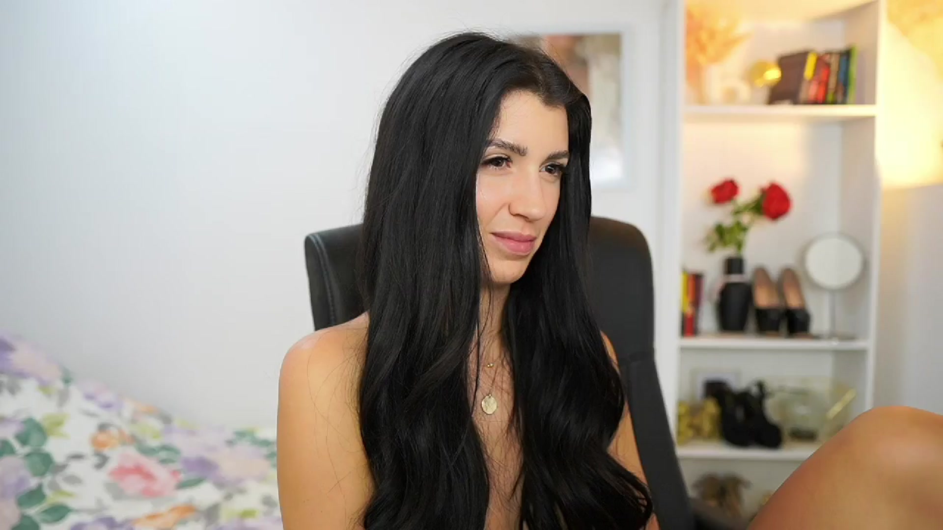 Gallery image thumbnail from Julia_Roca's myfreecams stream on, 06/25/2024, 17:21 image 16 of 20