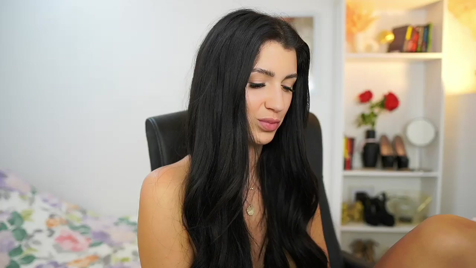 Gallery image thumbnail from Julia_Roca's myfreecams stream on, 06/25/2024, 17:21 image 11 of 20