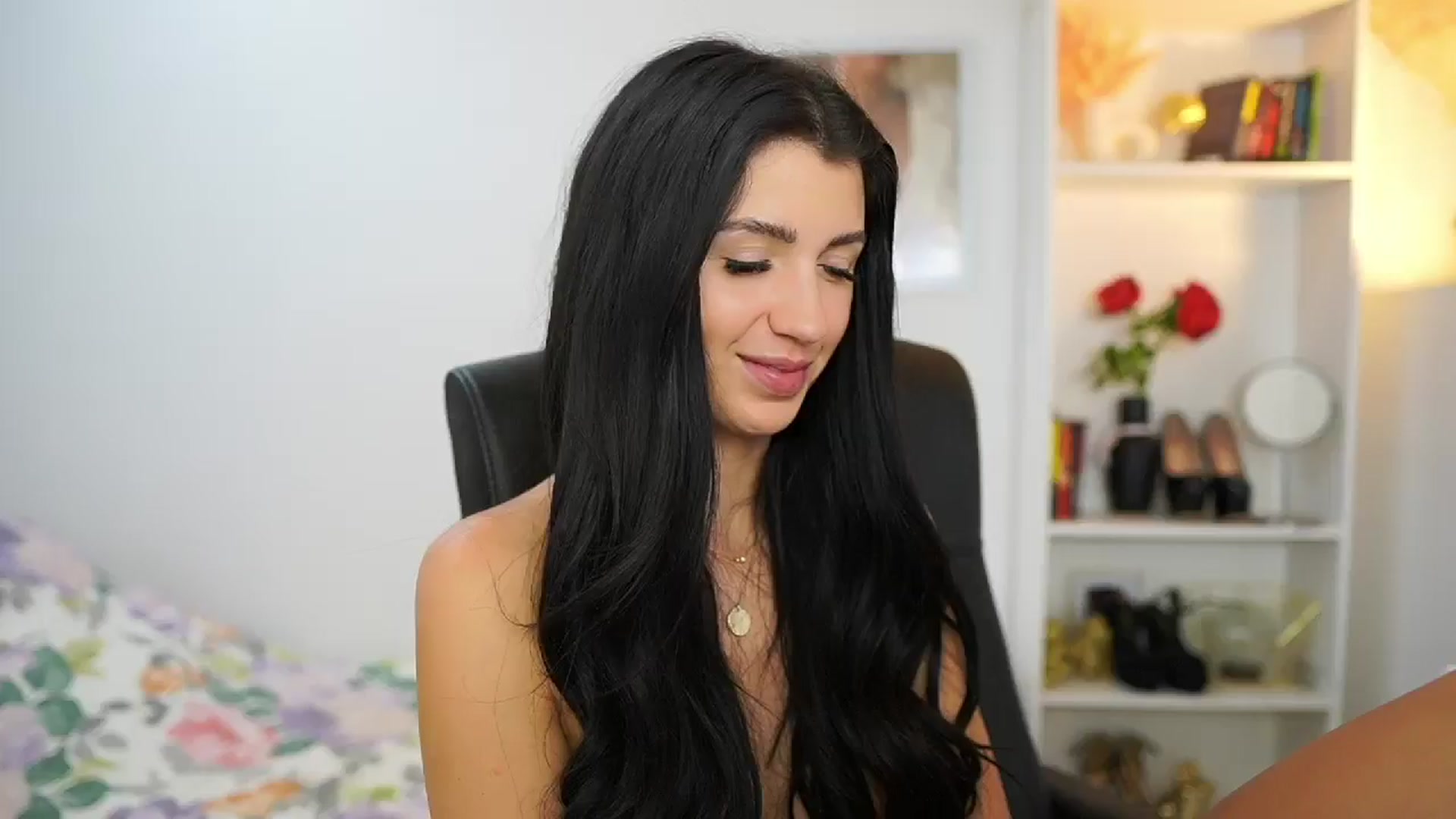 Gallery image thumbnail from Julia_Roca's myfreecams stream on, 06/25/2024, 17:21 image 12 of 20