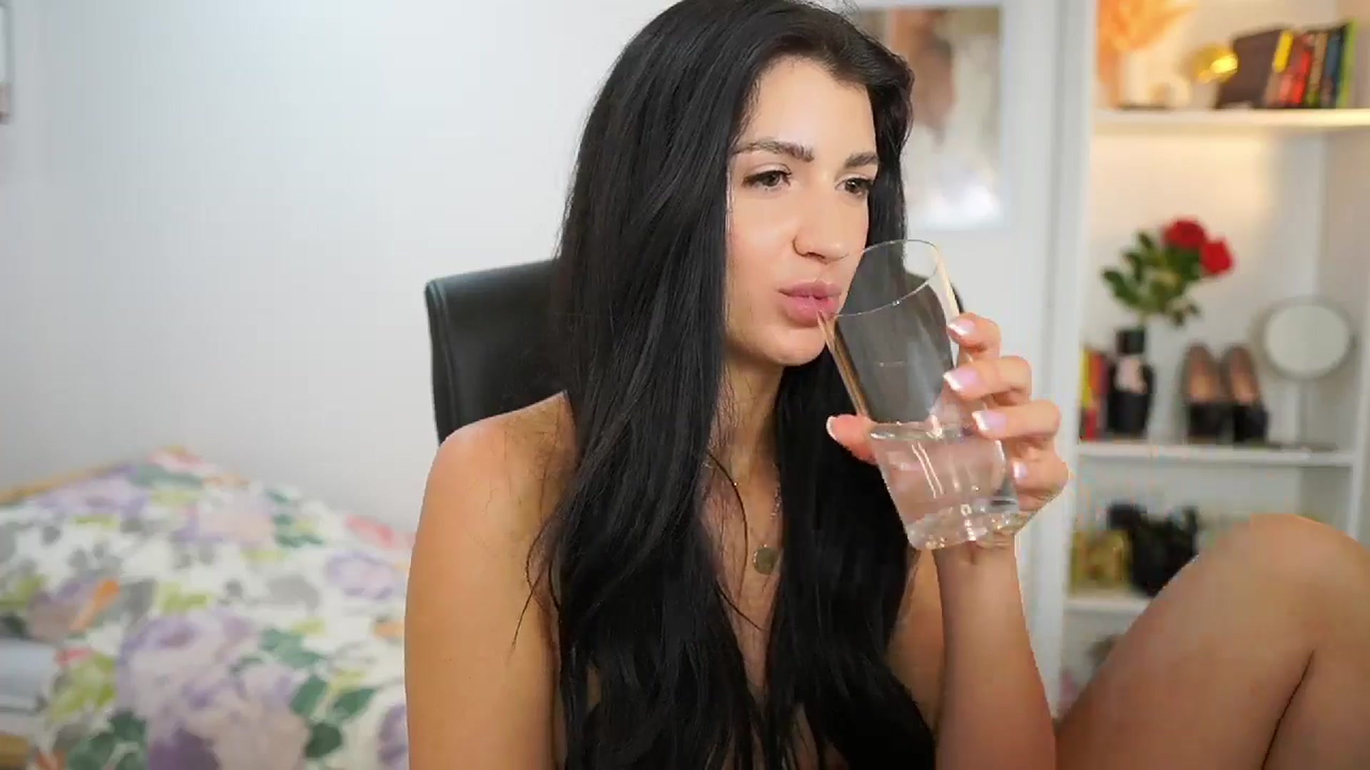Gallery image thumbnail from Julia_Roca's myfreecams stream on, 06/26/2024, 10:15 image 16 of 20