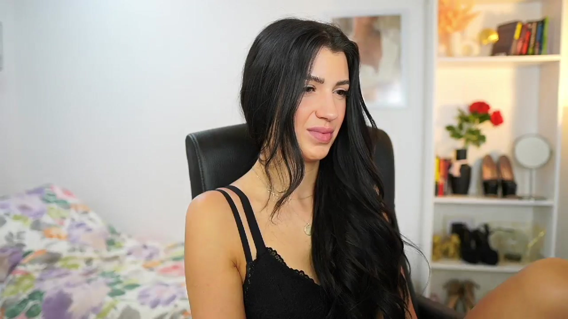 Gallery image thumbnail from Julia_Roca's myfreecams stream on, 06/27/2024, 09:08 image 8 of 20