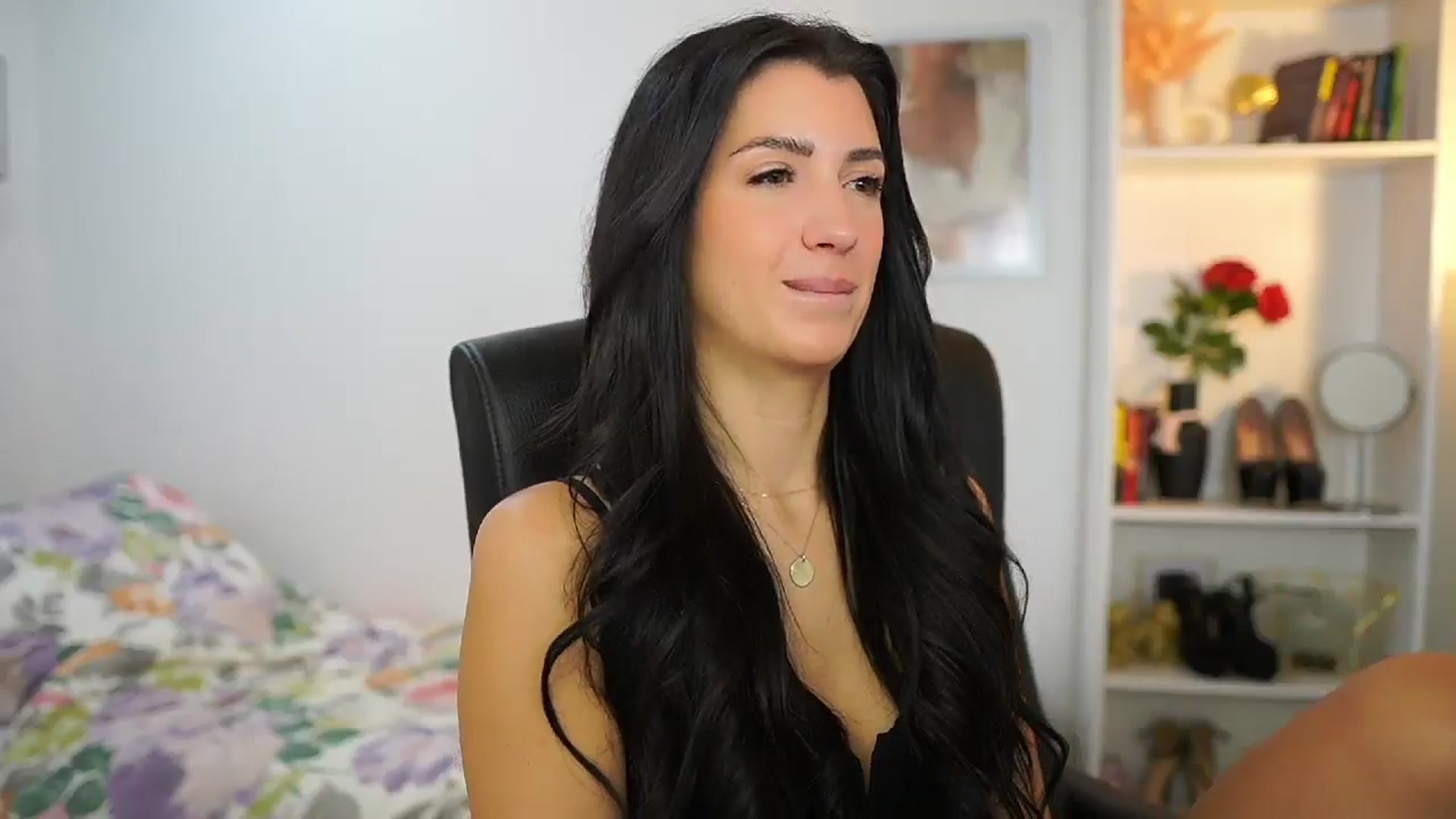 Gallery image thumbnail from Julia_Roca's myfreecams stream on, 06/27/2024, 09:08 image 10 of 20