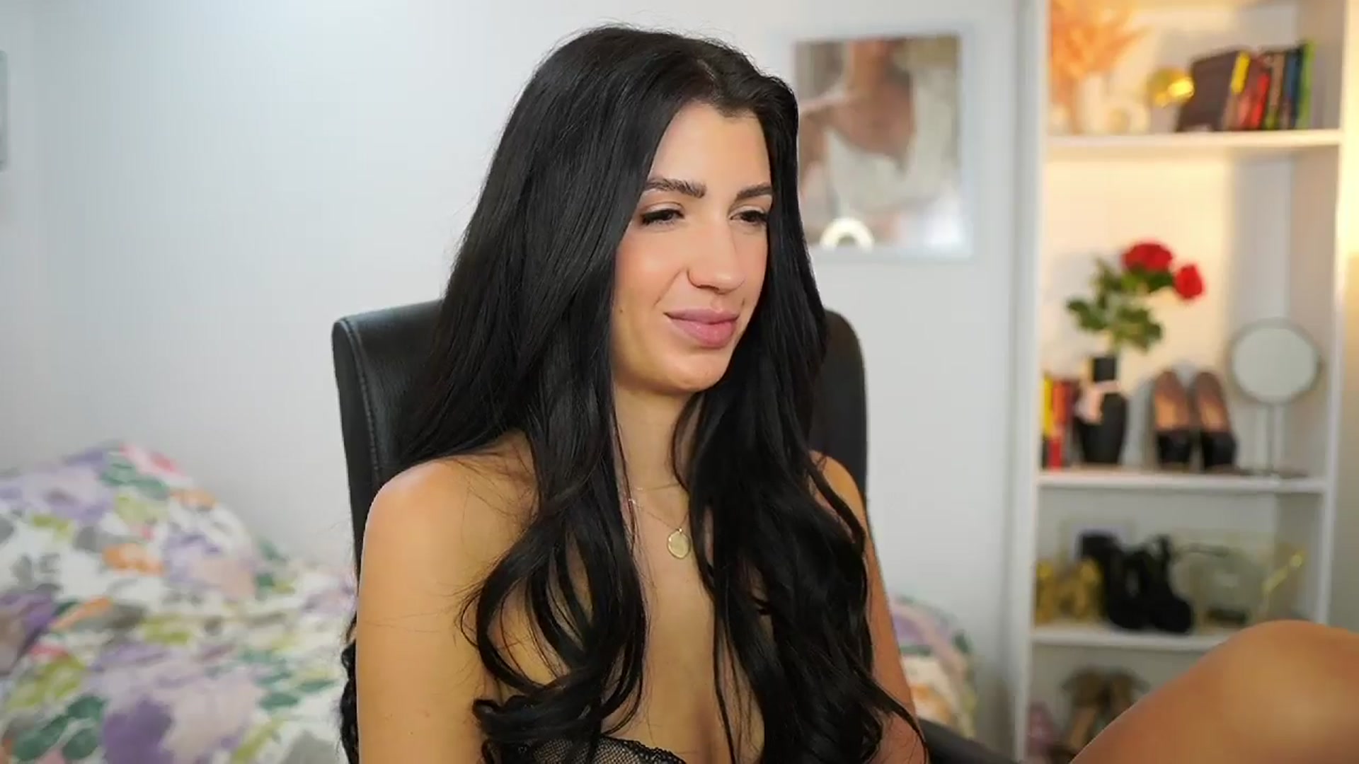 Gallery image thumbnail from Julia_Roca's myfreecams stream on, 06/27/2024, 09:08 image 20 of 20