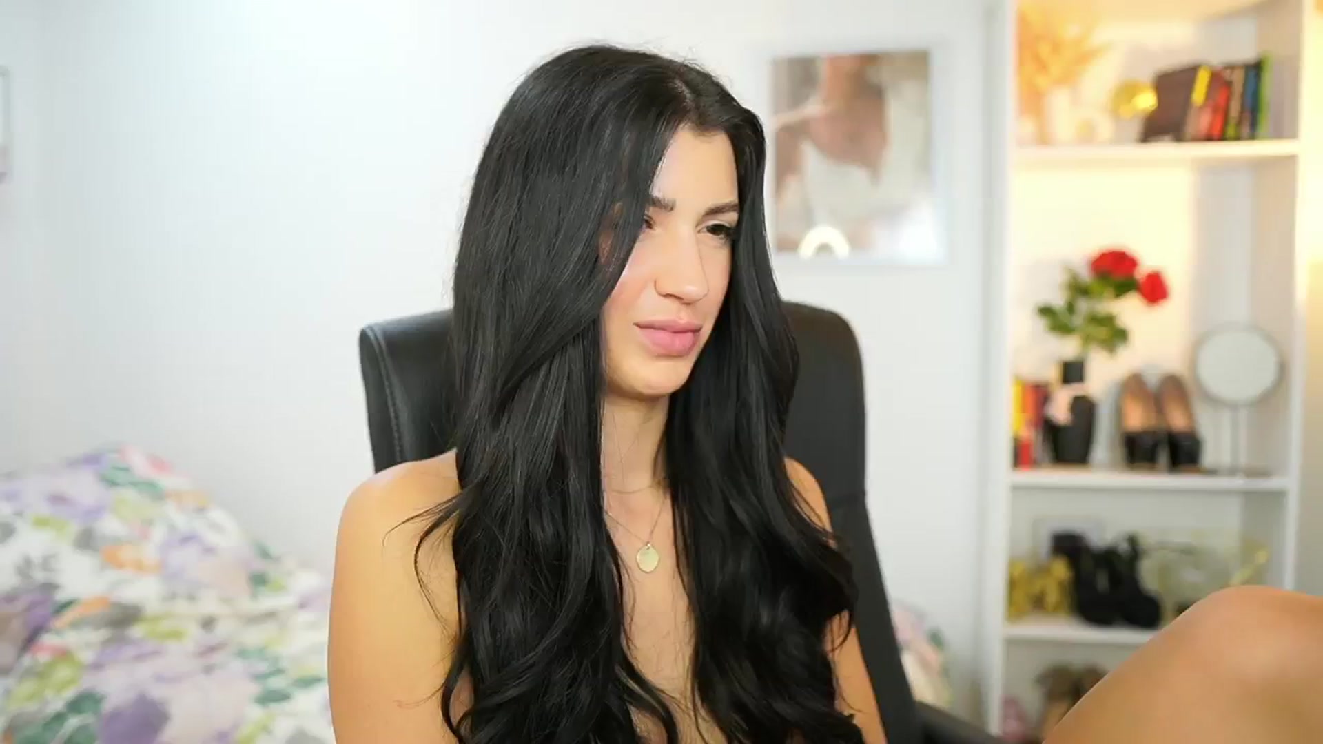 Gallery image thumbnail from Julia_Roca's myfreecams stream on, 06/27/2024, 11:18 image 7 of 20