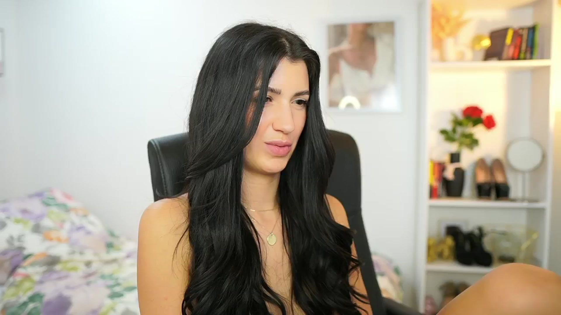 Gallery image thumbnail from Julia_Roca's myfreecams stream on, 06/27/2024, 11:18 image 6 of 20