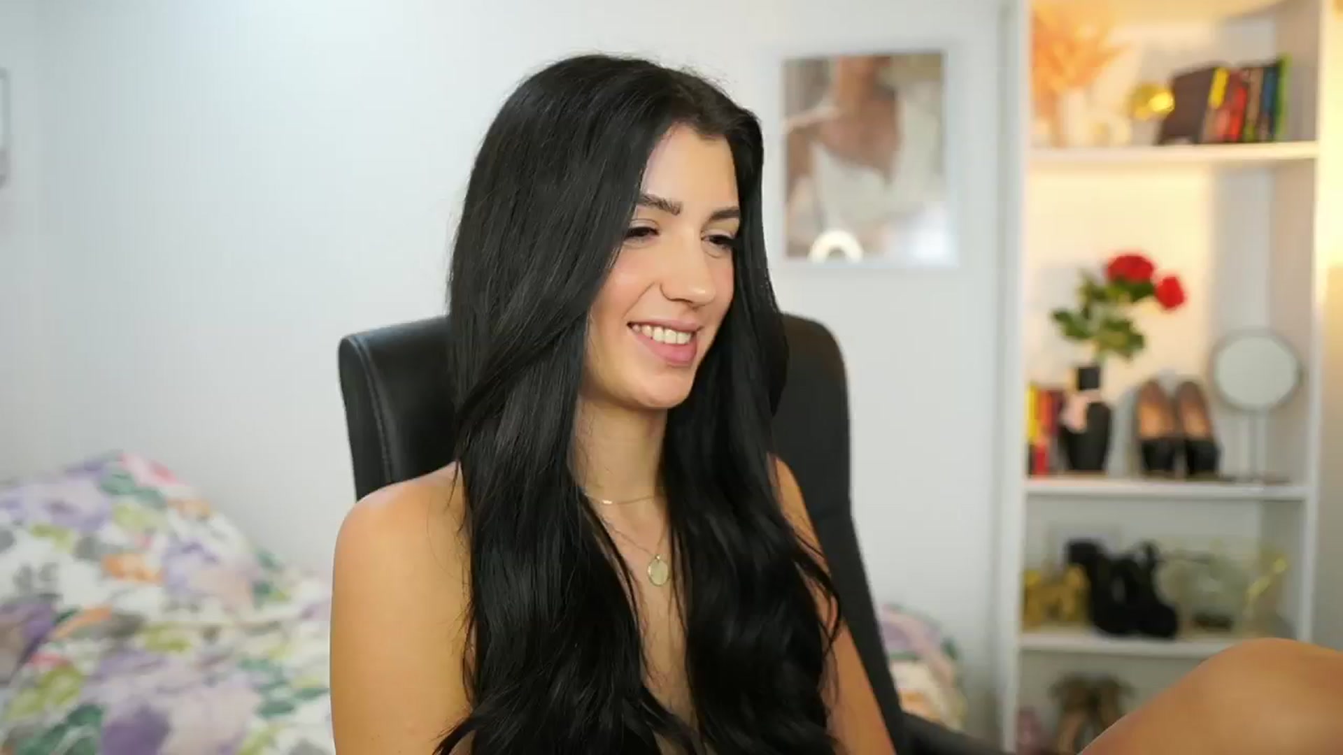 Gallery image thumbnail from Julia_Roca's myfreecams stream on, 06/27/2024, 11:18 image 5 of 20