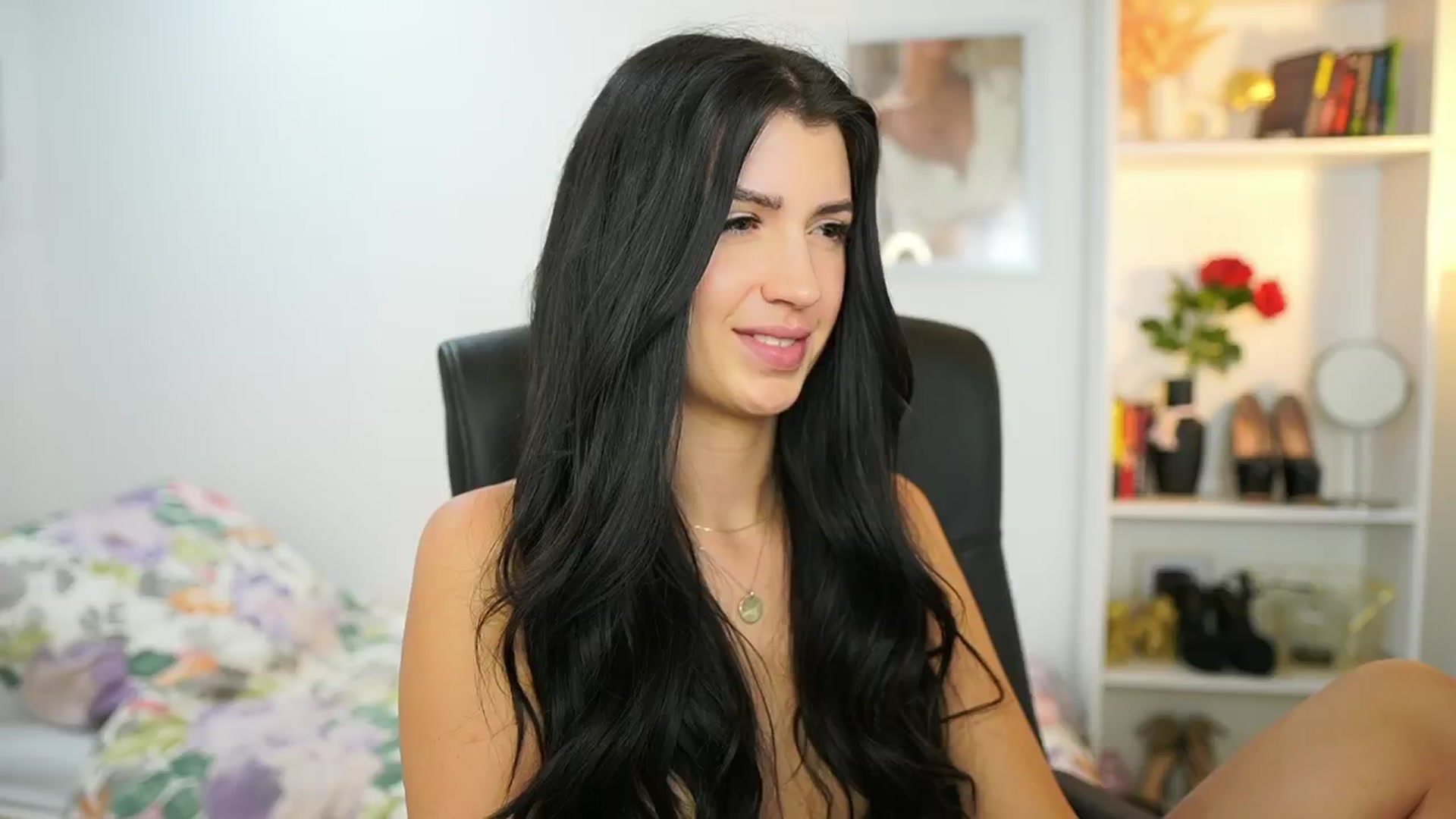 Gallery image thumbnail from Julia_Roca's myfreecams stream on, 06/27/2024, 12:42 image 16 of 20