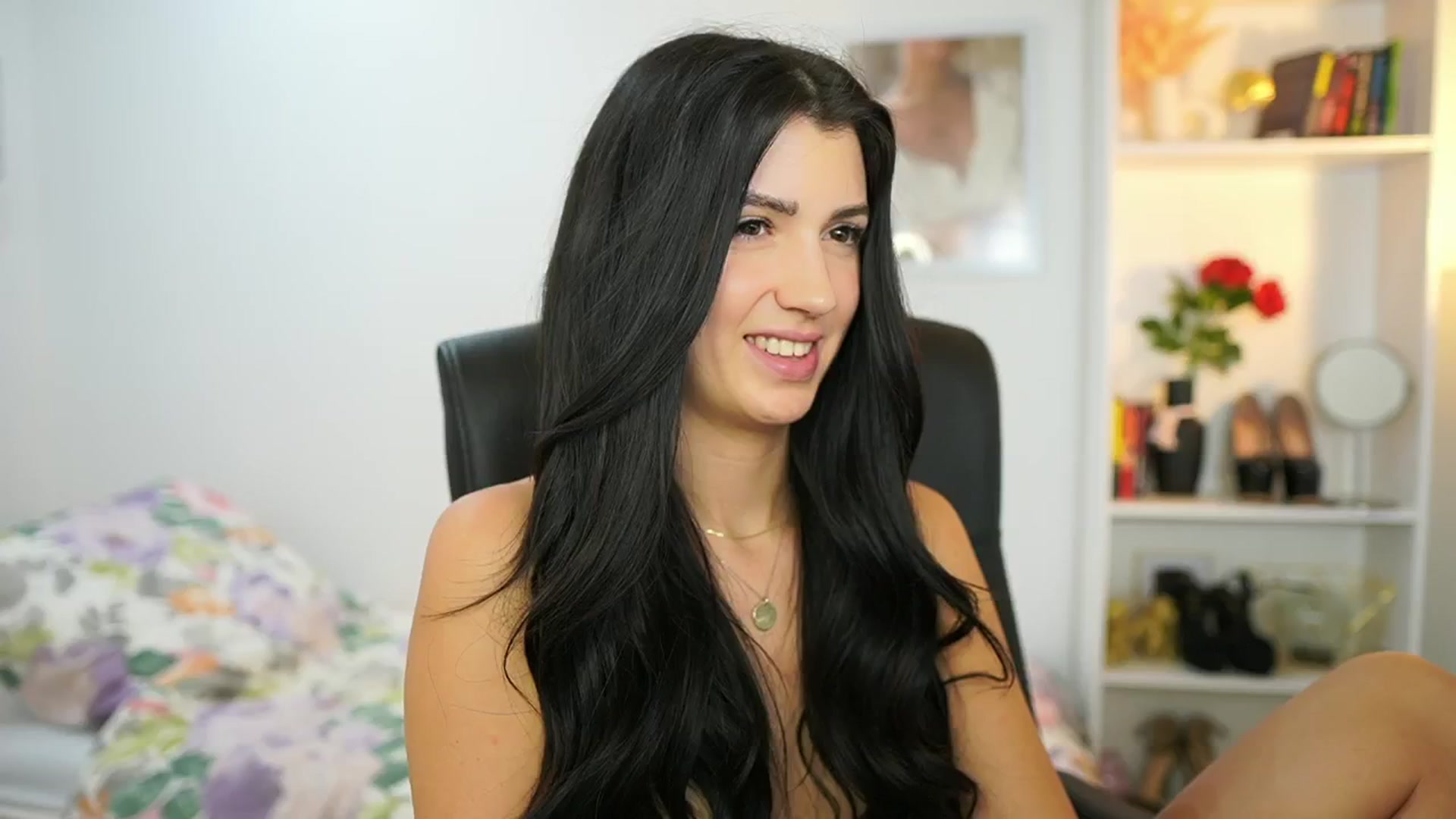 Gallery image thumbnail from Julia_Roca's myfreecams stream on, 06/27/2024, 12:42 image 15 of 20