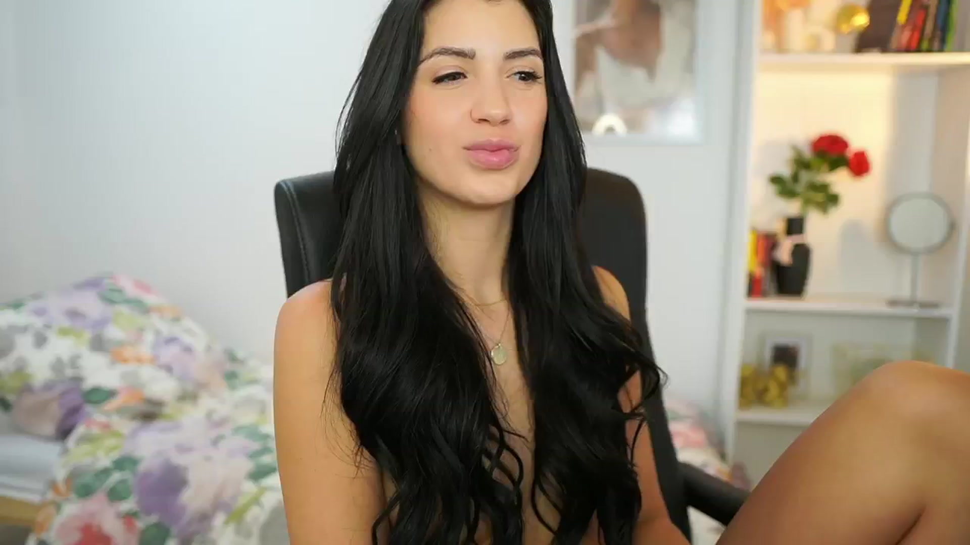 Gallery image thumbnail from Julia_Roca's myfreecams stream on, 06/27/2024, 13:12 image 14 of 20