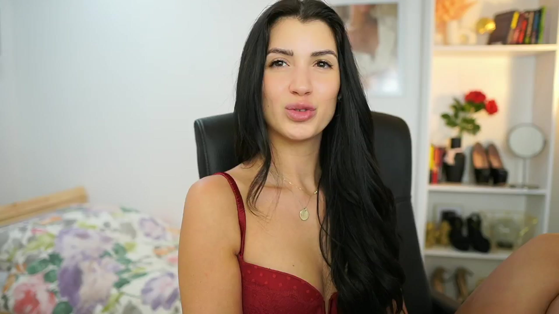 Gallery image thumbnail from Julia_Roca's myfreecams stream on, 06/27/2024, 17:40 image 2 of 20