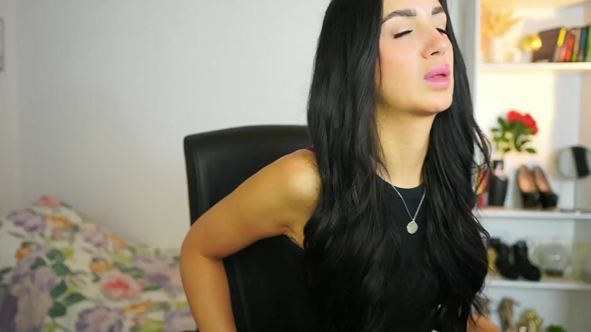 Gallery image thumbnail from Julia_Roca's myfreecams stream on, 06/29/2024, 08:23 image 1 of 20