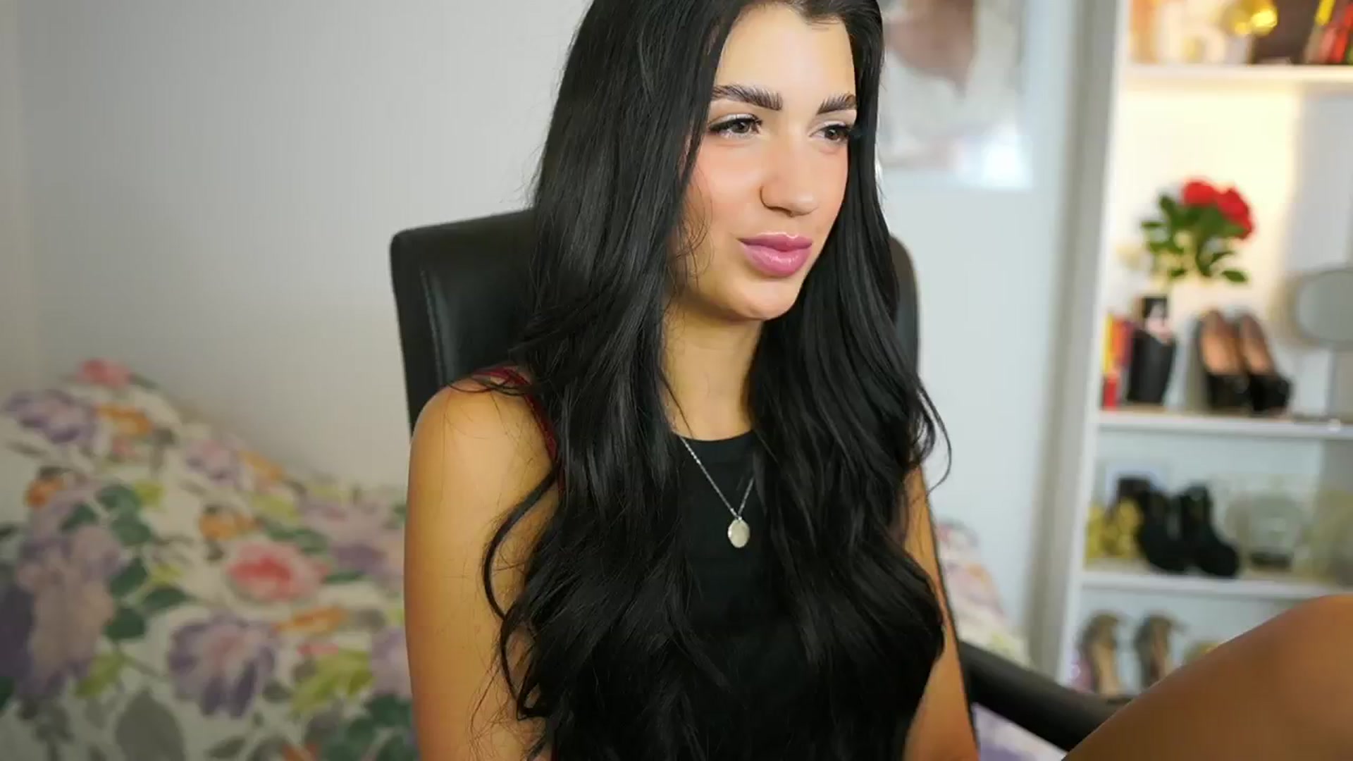 Gallery image thumbnail from Julia_Roca's myfreecams stream on, 06/29/2024, 08:23 image 12 of 20