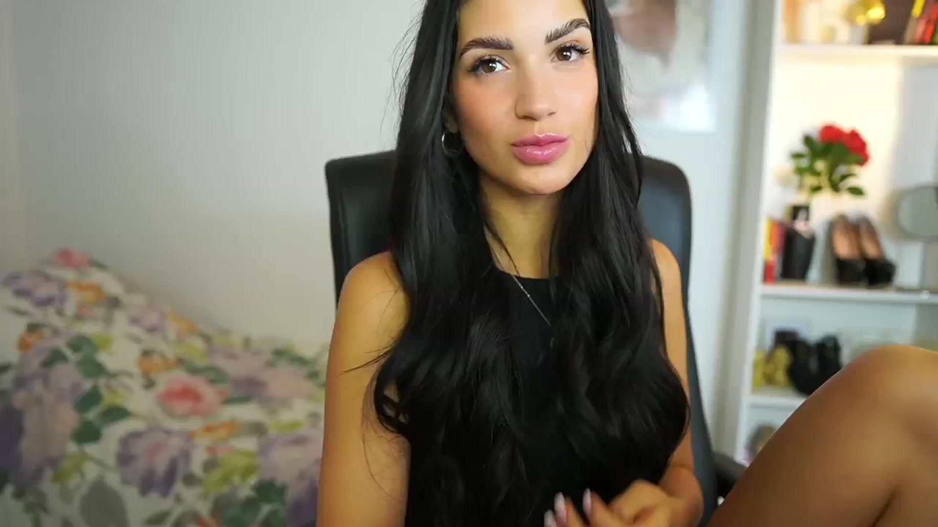 Gallery image thumbnail from Julia_Roca's myfreecams stream on, 06/29/2024, 08:23 image 7 of 20
