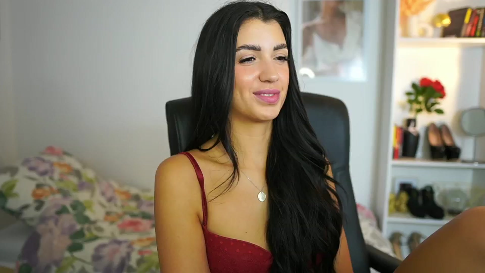 Gallery image thumbnail from Julia_Roca's myfreecams stream on, 06/29/2024, 09:17 image 12 of 20