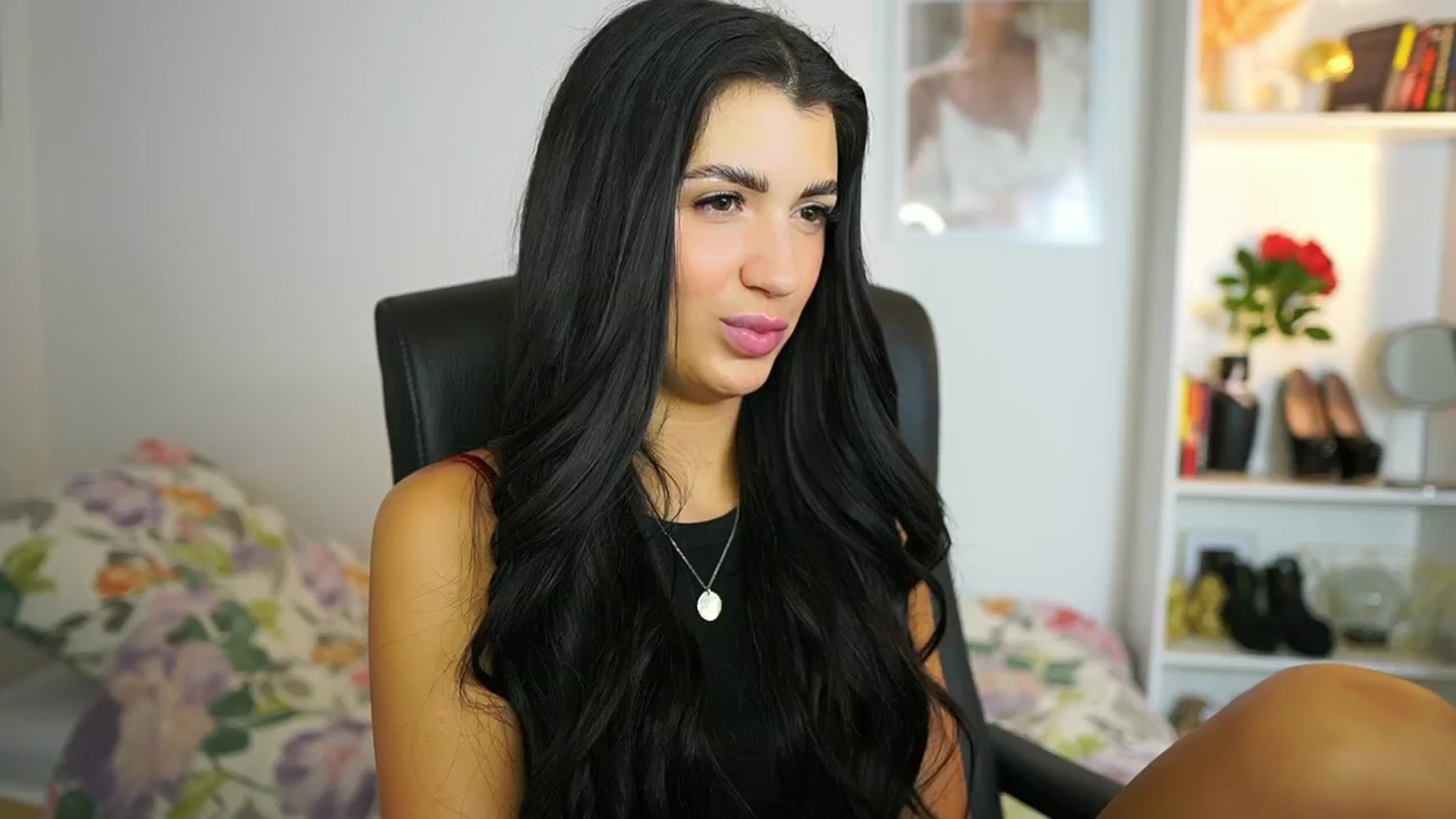 Gallery image thumbnail from Julia_Roca's myfreecams stream on, 06/29/2024, 09:17 image 1 of 20