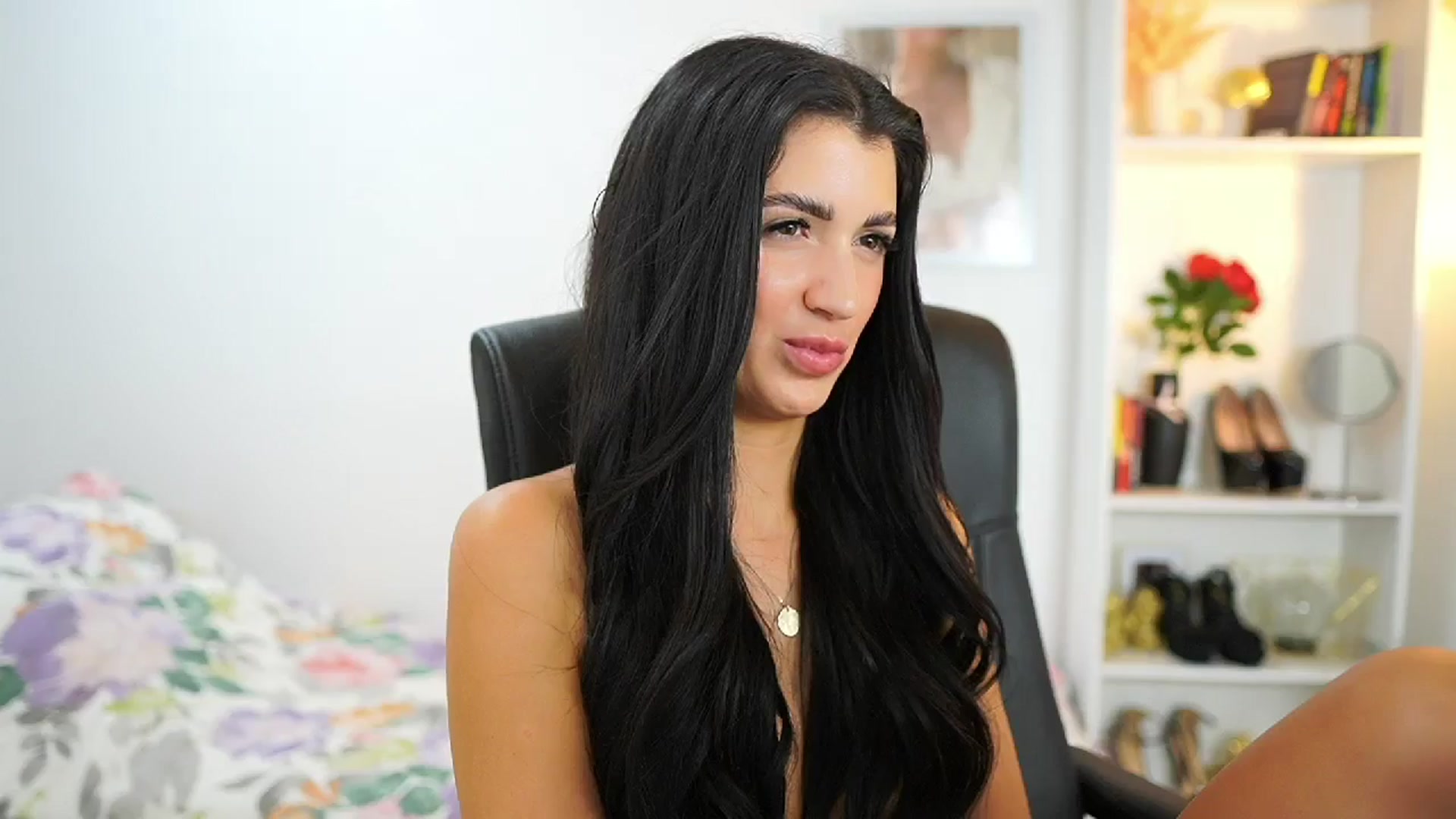 Gallery image thumbnail from Julia_Roca's myfreecams stream on, 06/29/2024, 12:55 image 14 of 20