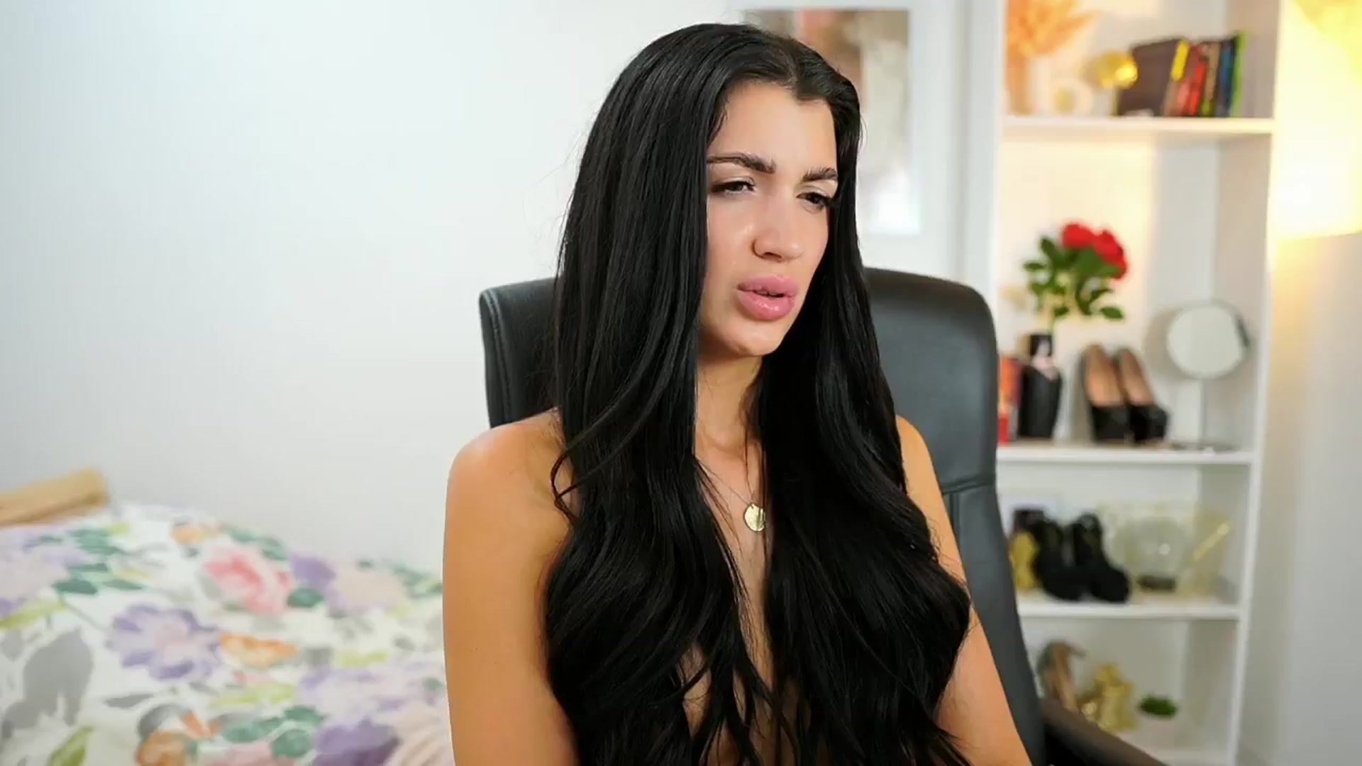 Gallery image thumbnail from Julia_Roca's myfreecams stream on, 06/29/2024, 17:54 image 15 of 20