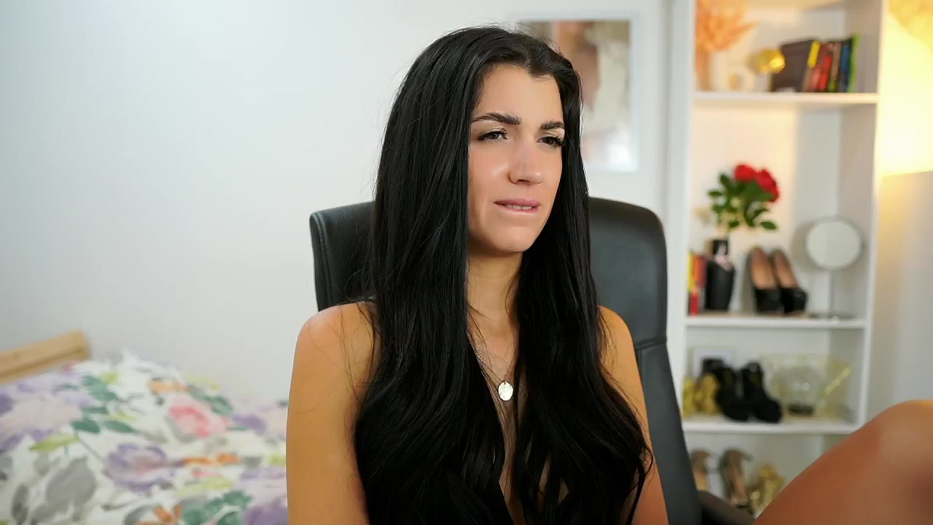 Gallery image thumbnail from Julia_Roca's myfreecams stream on, 06/30/2024, 10:58 image 13 of 20