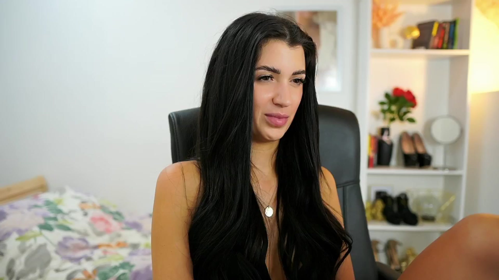 Gallery image thumbnail from Julia_Roca's myfreecams stream on, 06/30/2024, 10:58 image 12 of 20