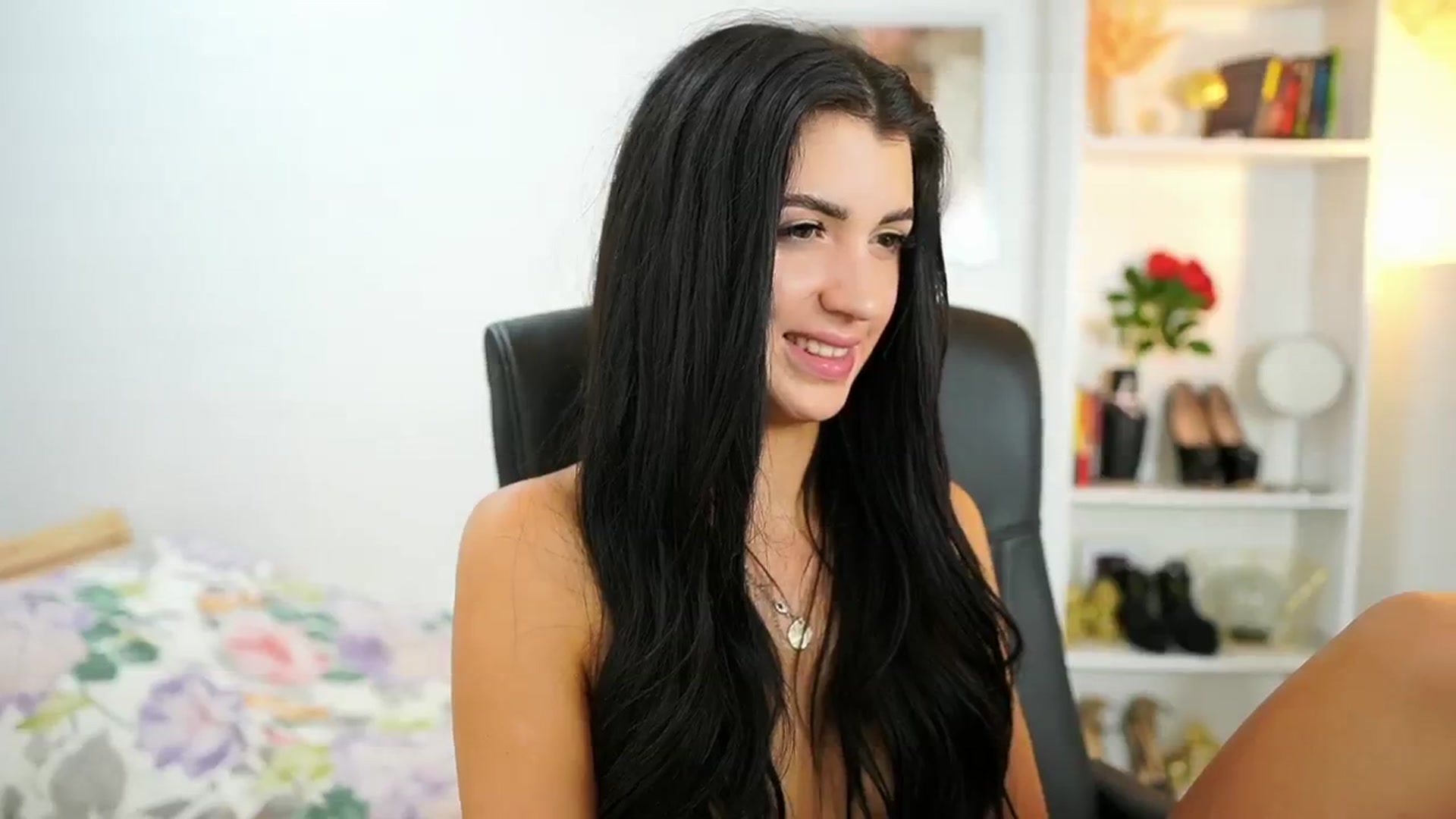 Gallery image thumbnail from Julia_Roca's myfreecams stream on, 06/30/2024, 13:19 image 17 of 20