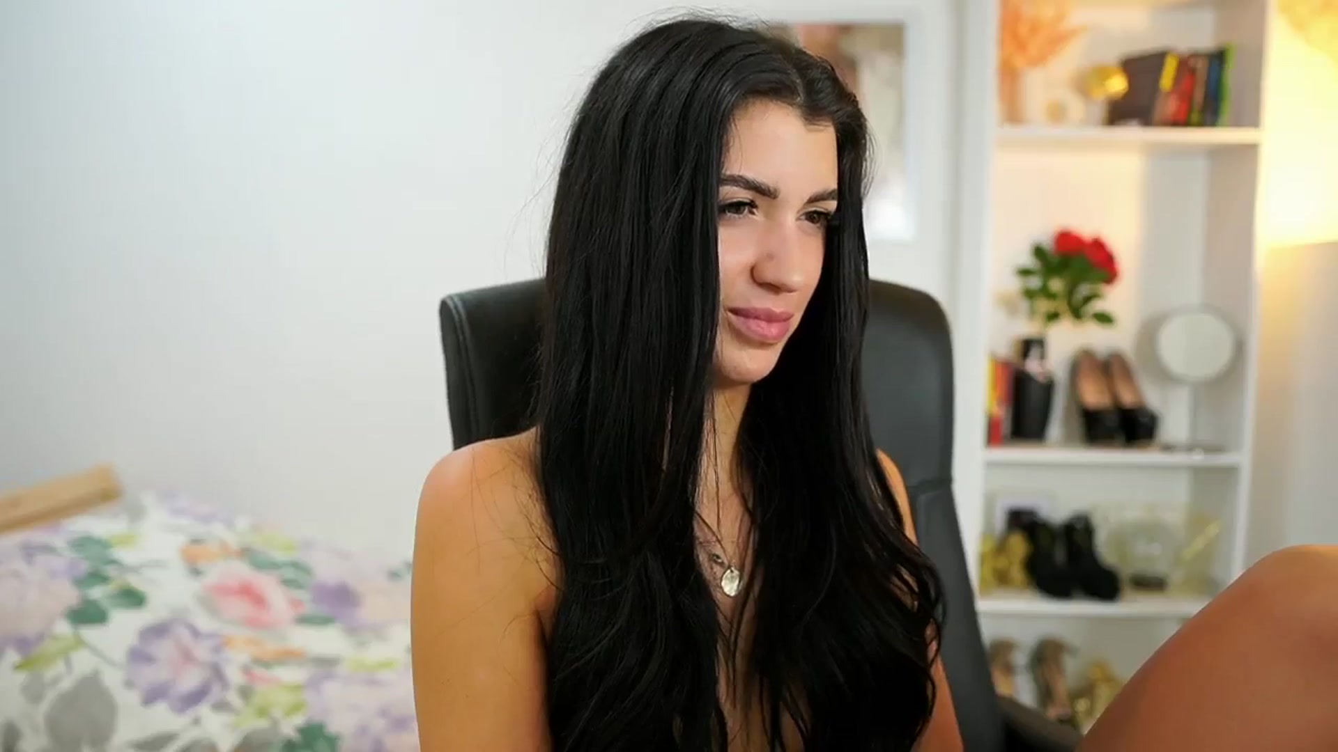 Gallery image thumbnail from Julia_Roca's myfreecams stream on, 06/30/2024, 13:19 image 18 of 20