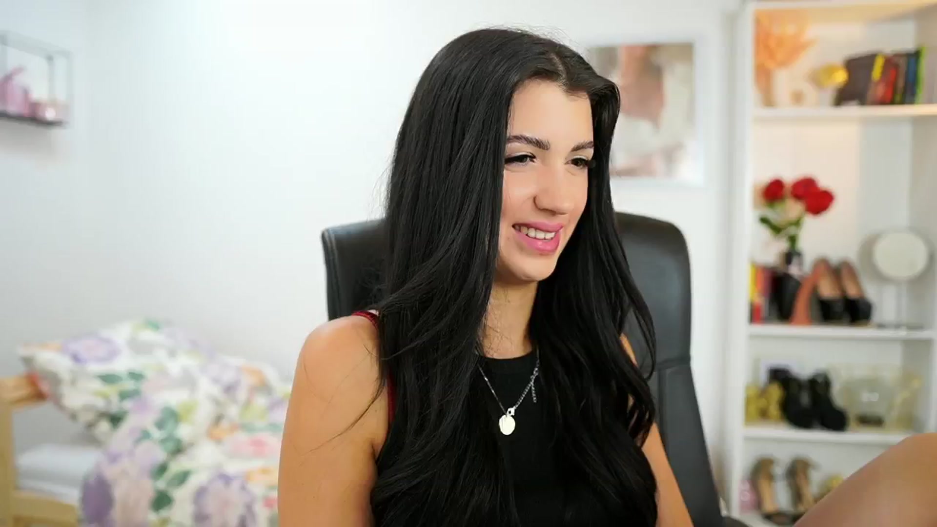 Gallery image thumbnail from Julia_Roca's myfreecams stream on, 07/02/2024, 13:40 image 15 of 20