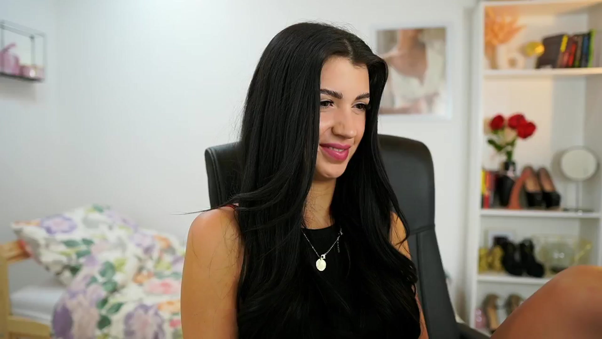 Gallery image thumbnail from Julia_Roca's myfreecams stream on, 07/02/2024, 13:40 image 17 of 20